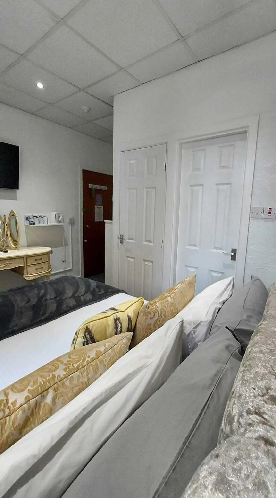 Bedroom, Bed in Rock Dene Hotel