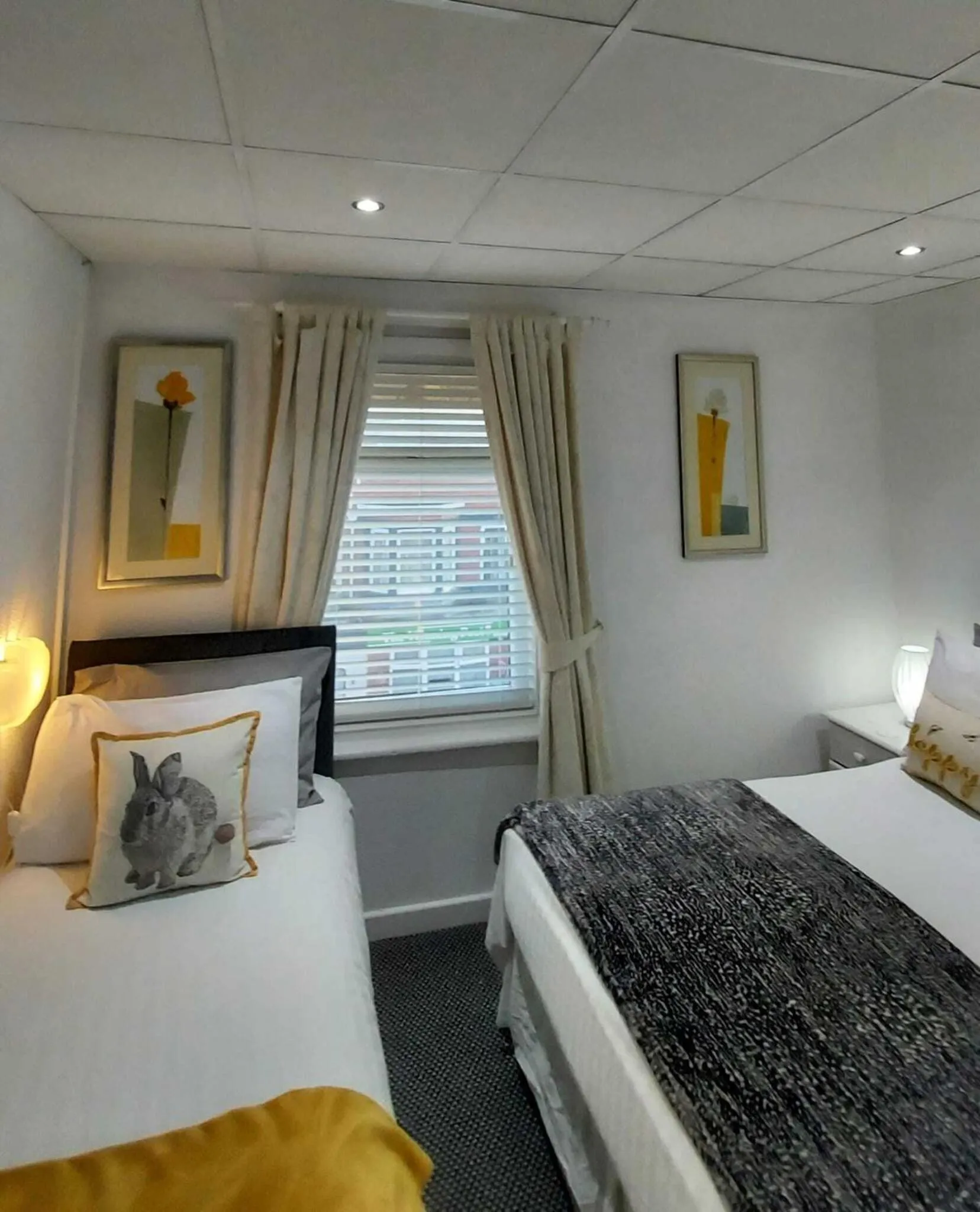 Bedroom, Bed in Rock Dene Hotel