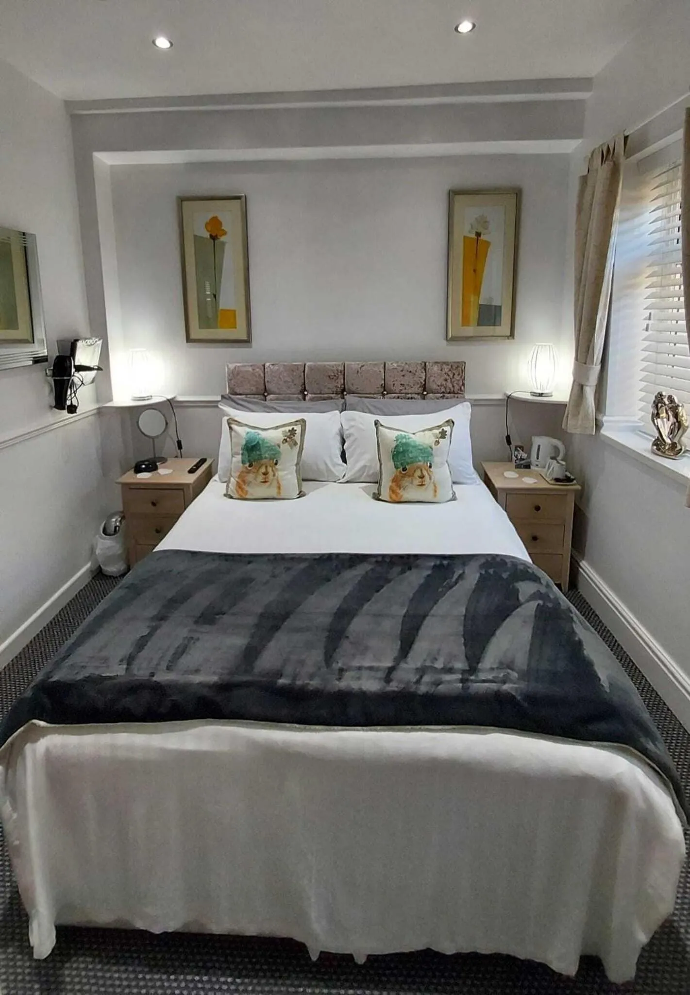 Bedroom, Bed in Rock Dene Hotel