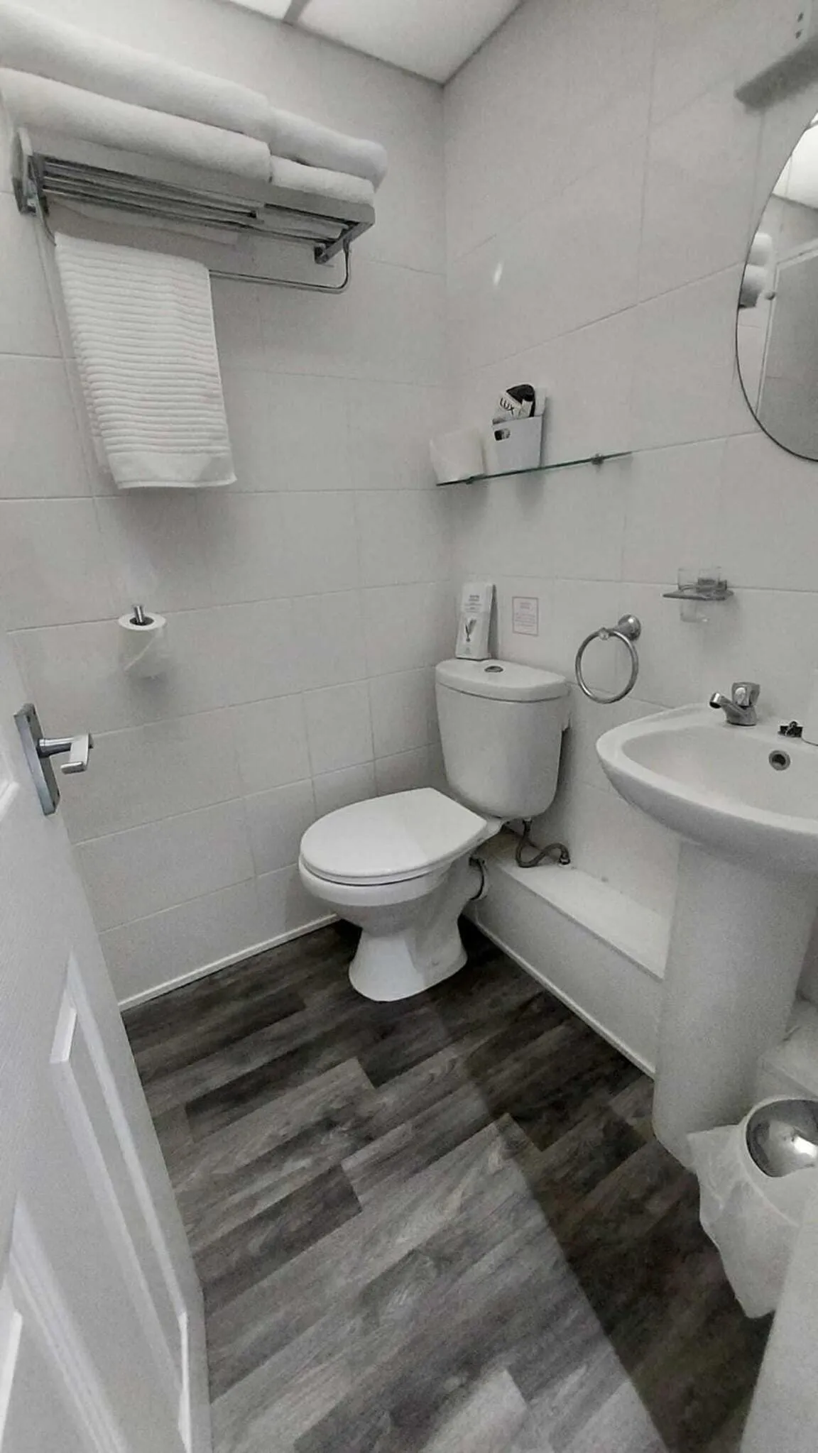 Bathroom in Rock Dene Hotel