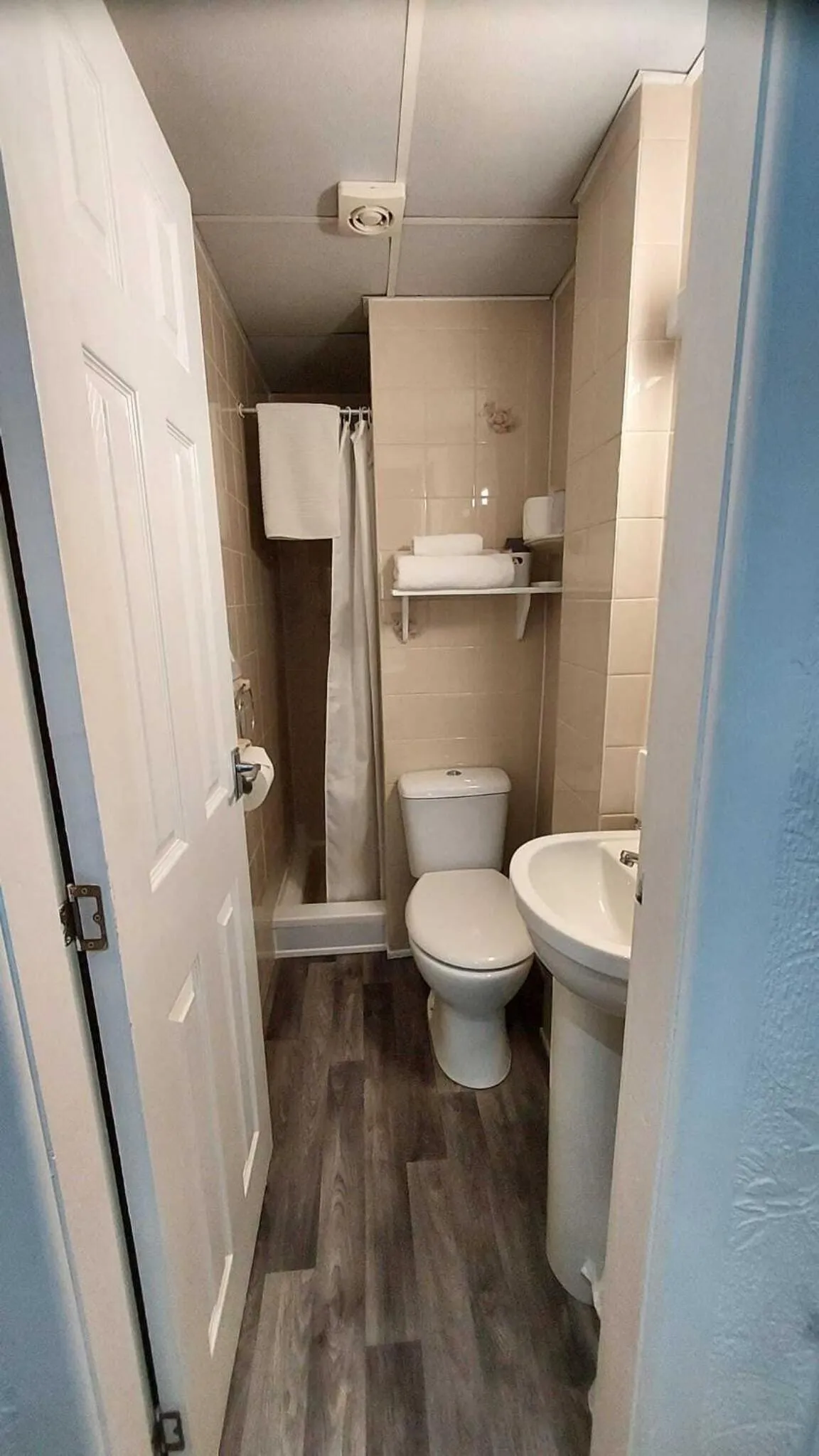 Bathroom in Rock Dene Hotel