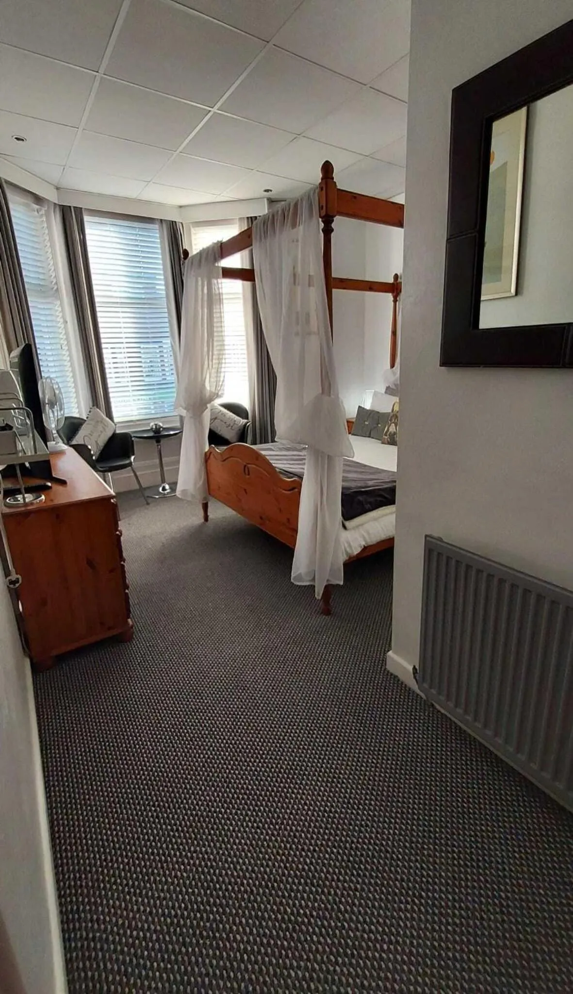 Bedroom, Bed in Rock Dene Hotel