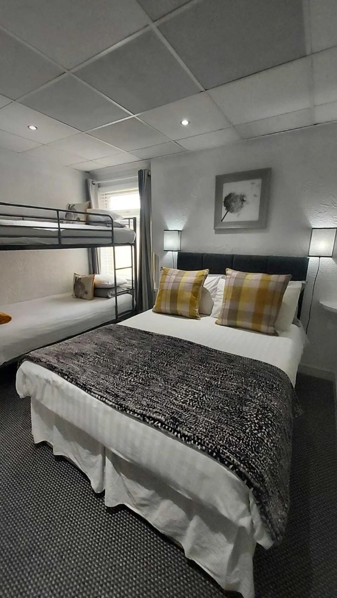 Bedroom, Bed in Rock Dene Hotel