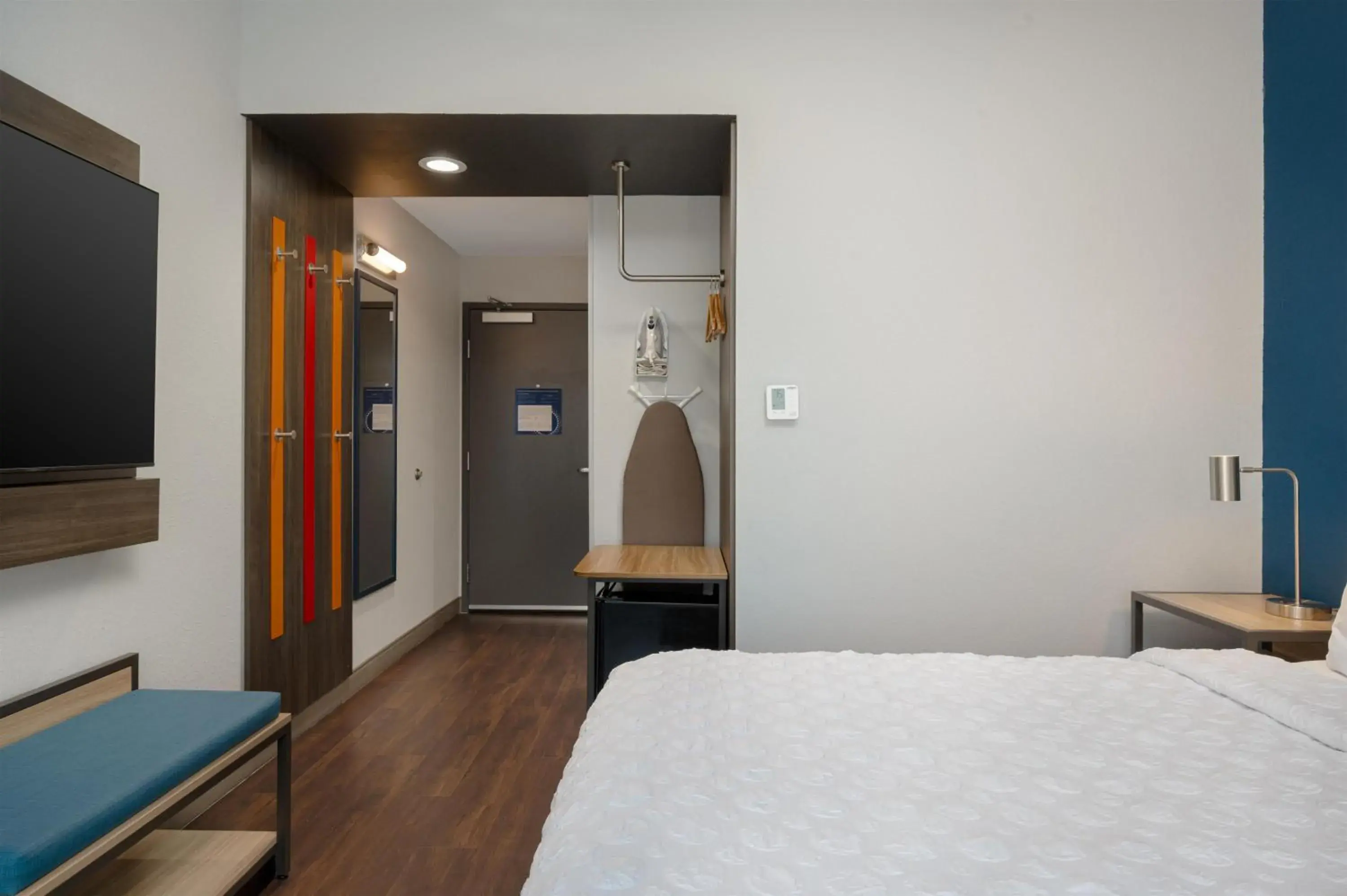 King Room with Walk-In Shower in Tru By Hilton Brunswick King Room with Walk-In Shower in Tru By Hilton Brunswick