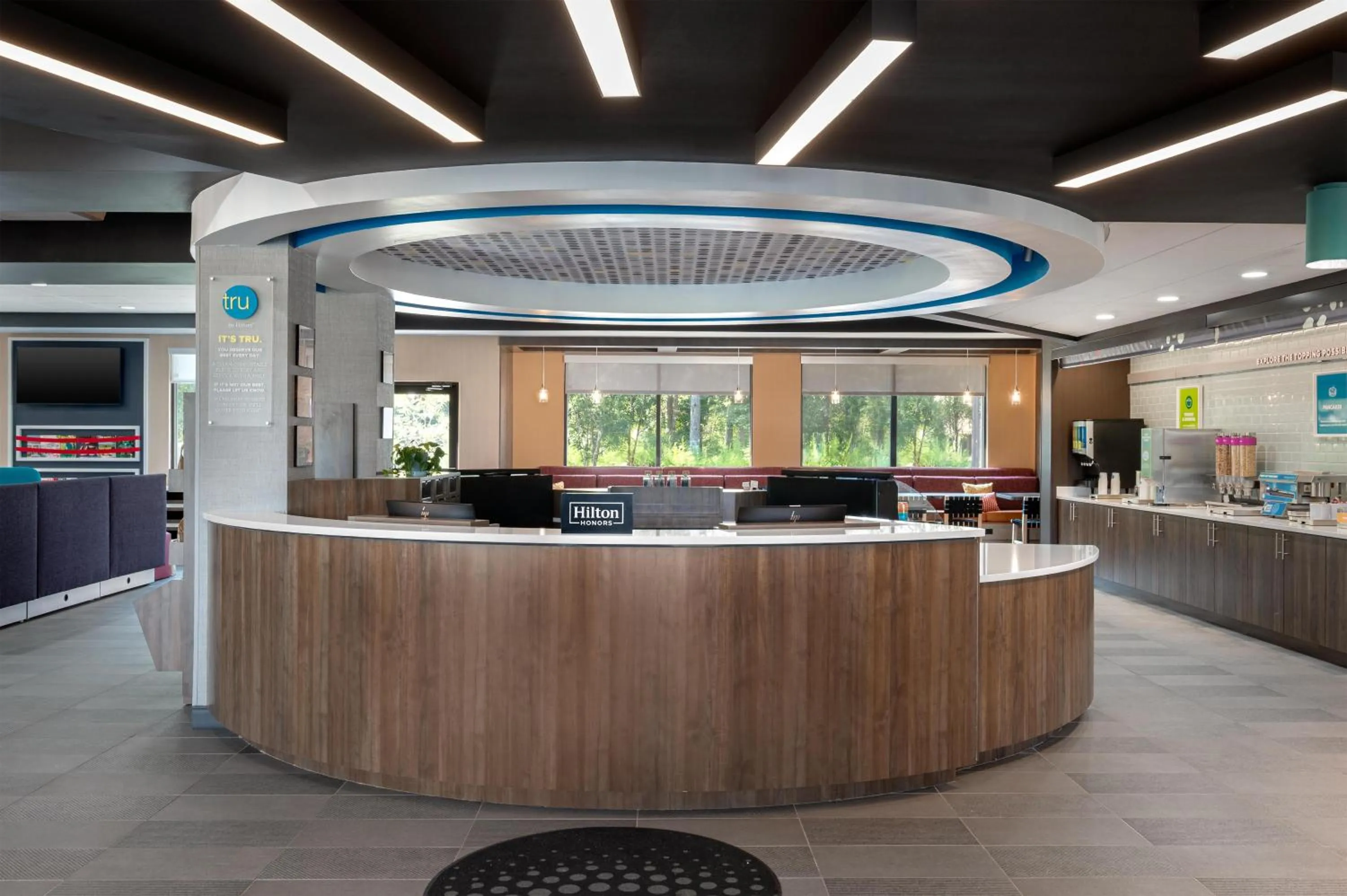 Lobby or reception in Tru By Hilton Brunswick