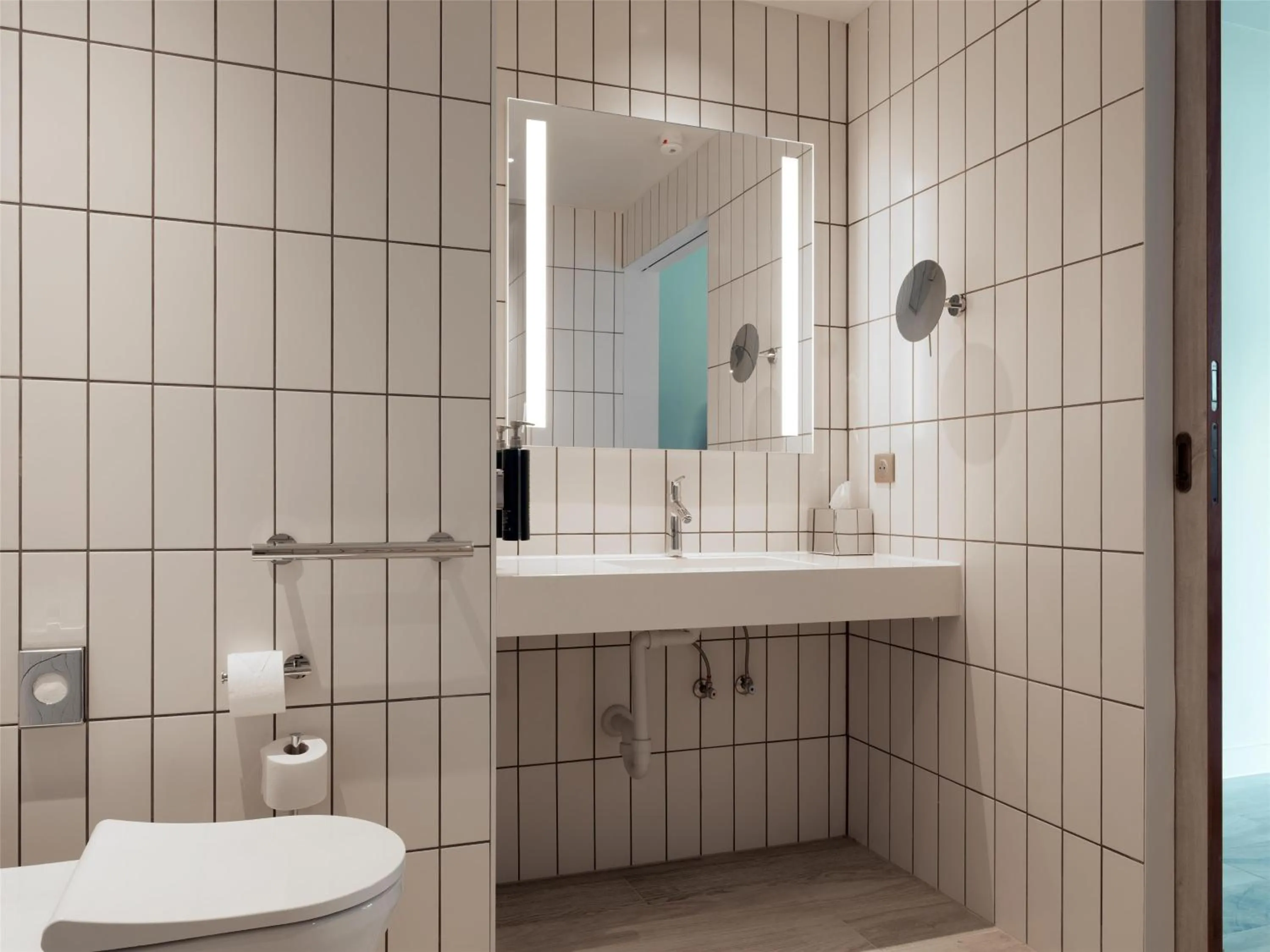 Bathroom in Hilton Garden Inn Brussels Airport