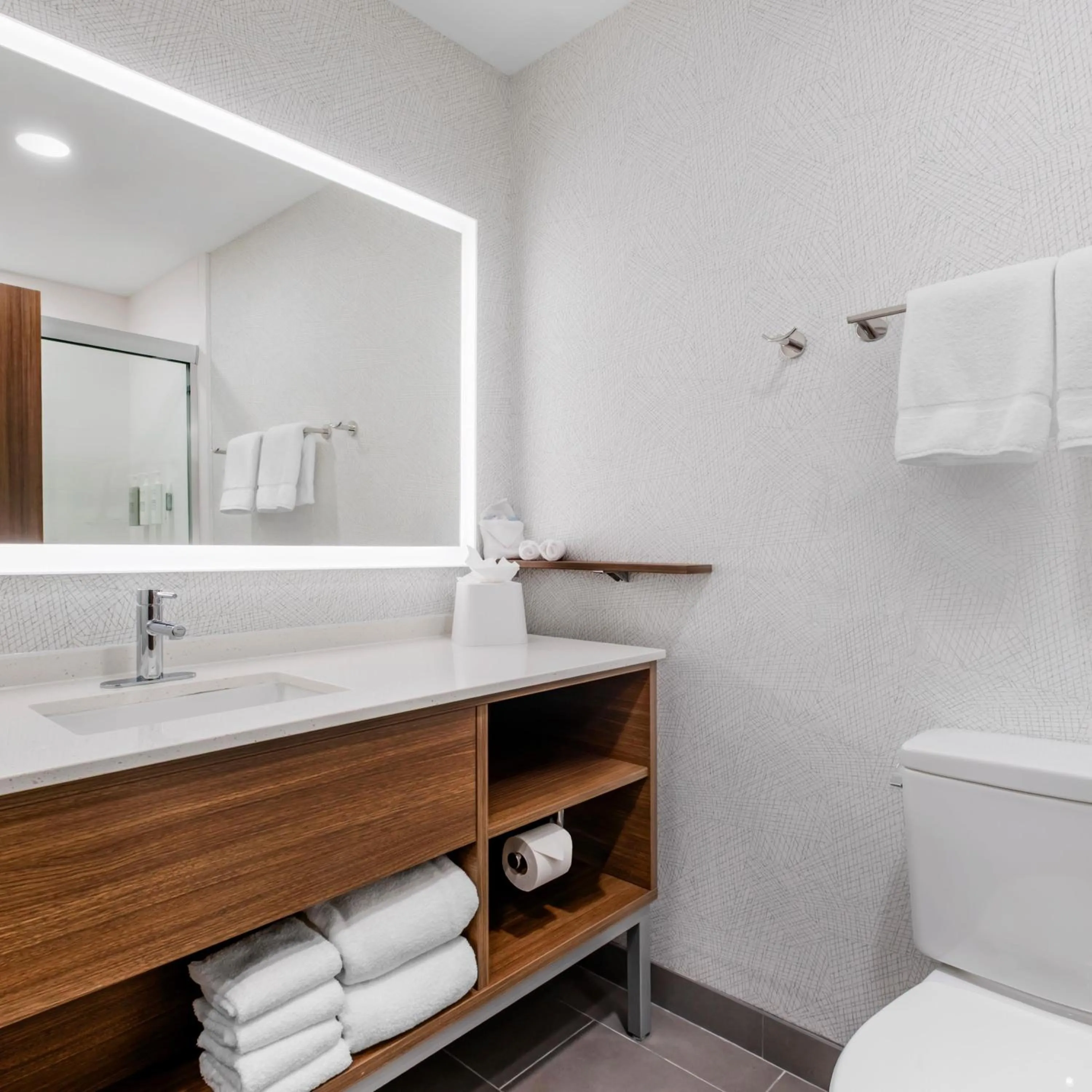 Bathroom in Home2 Suites By Hilton Richmond, Ky