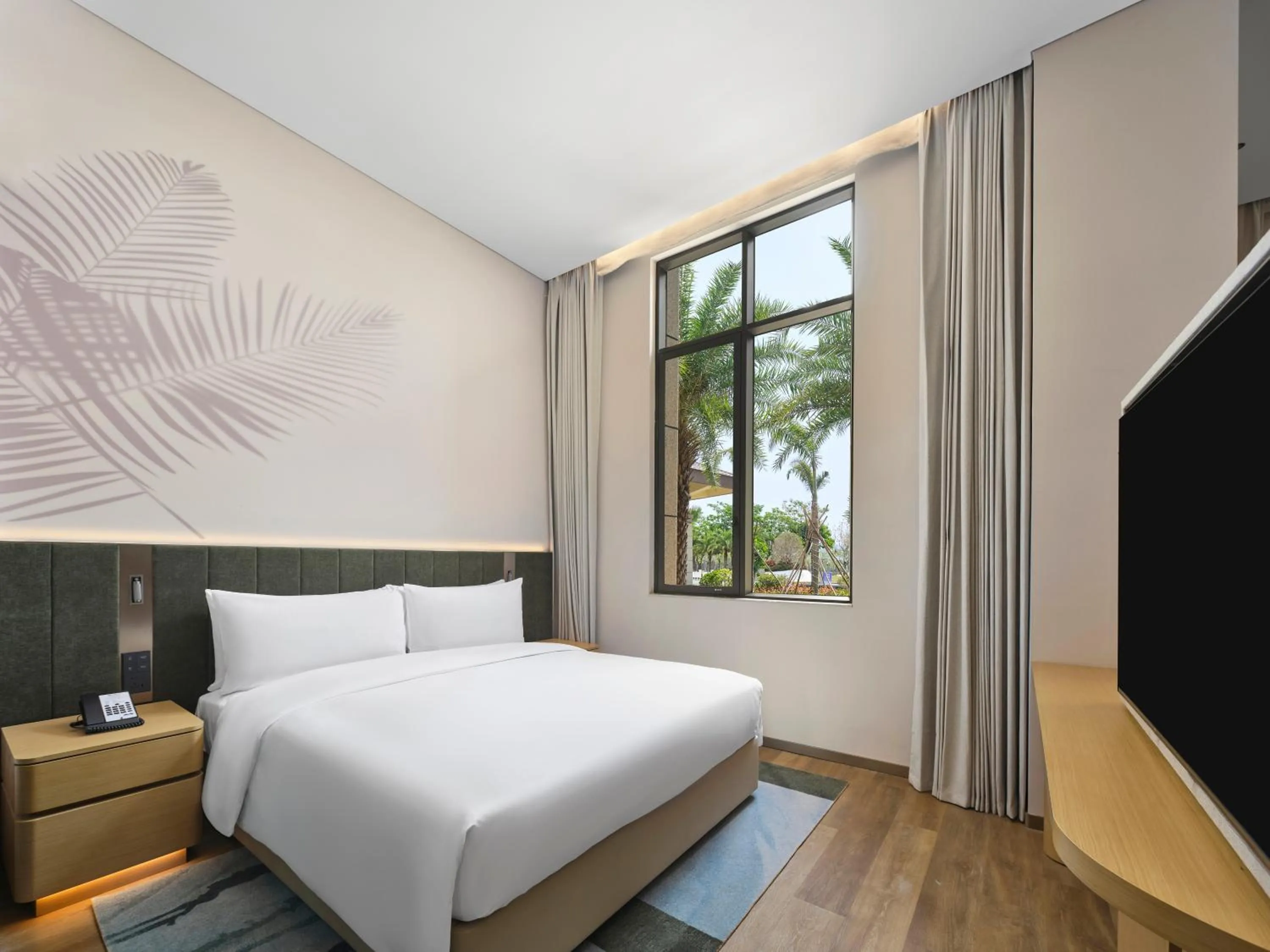 Bedroom, Bed in Hilton Garden Inn Sanya Haitang Bay