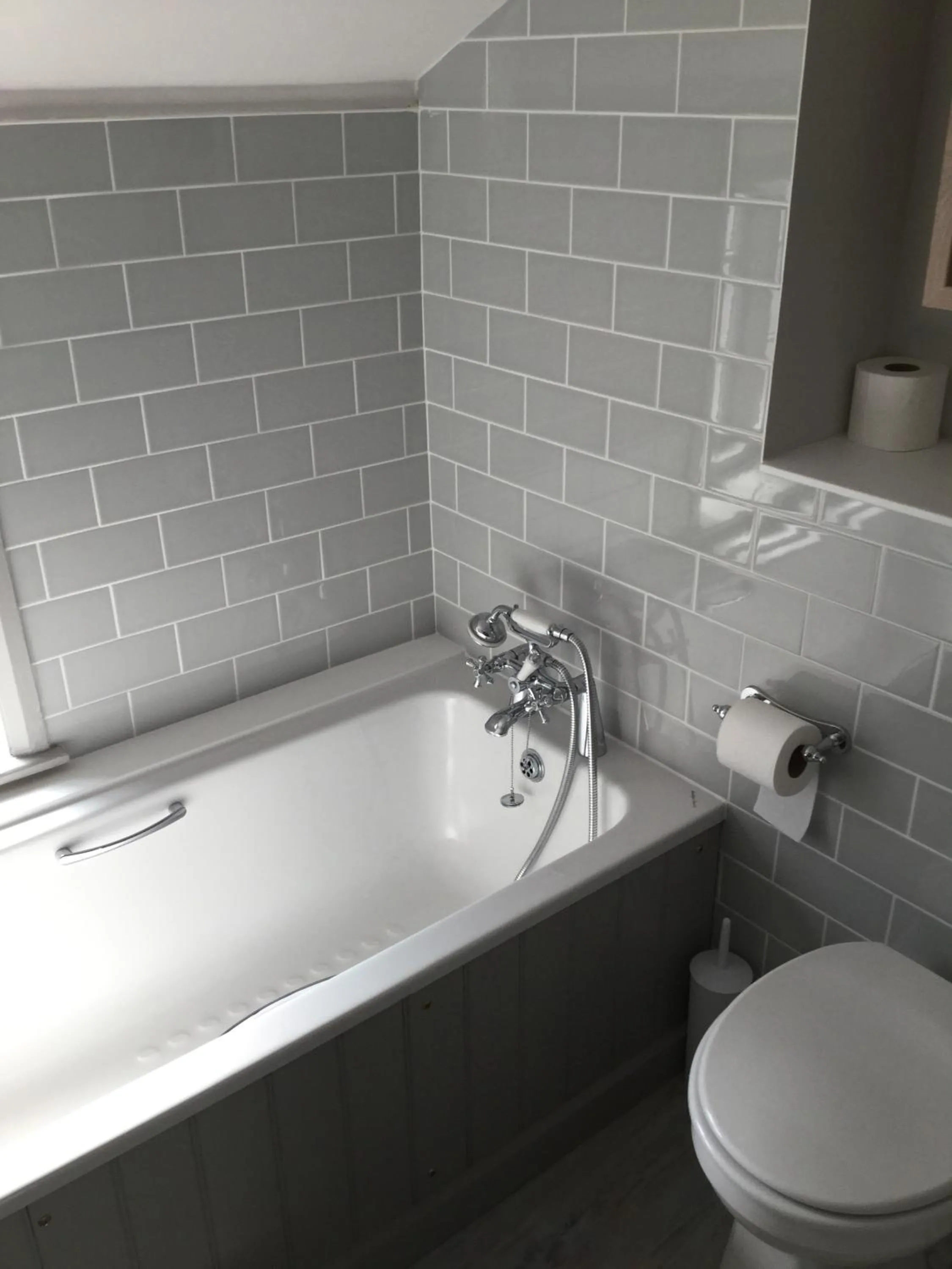 Bathroom in The White Horse Blakeney