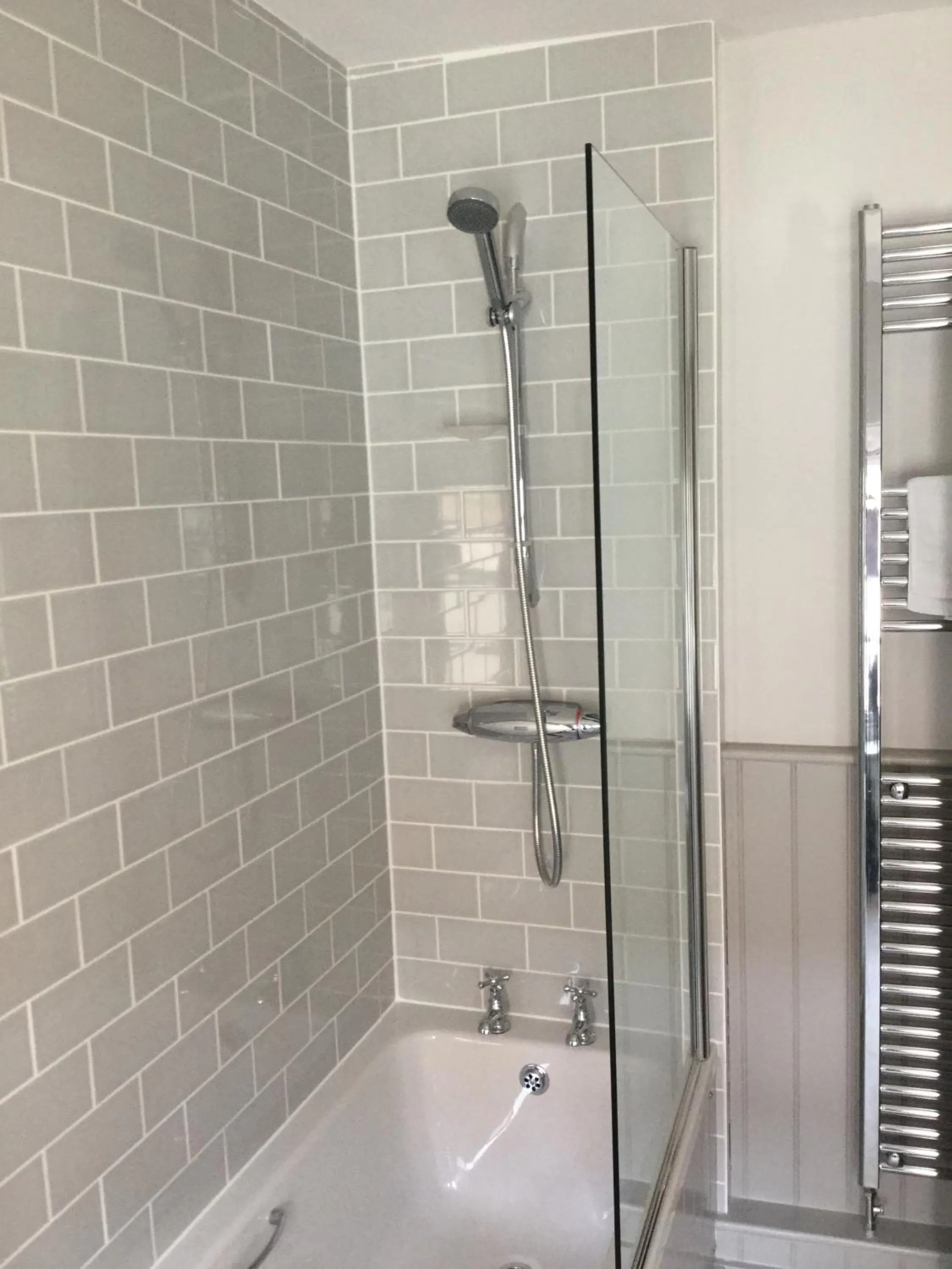 Shower in The White Horse Blakeney