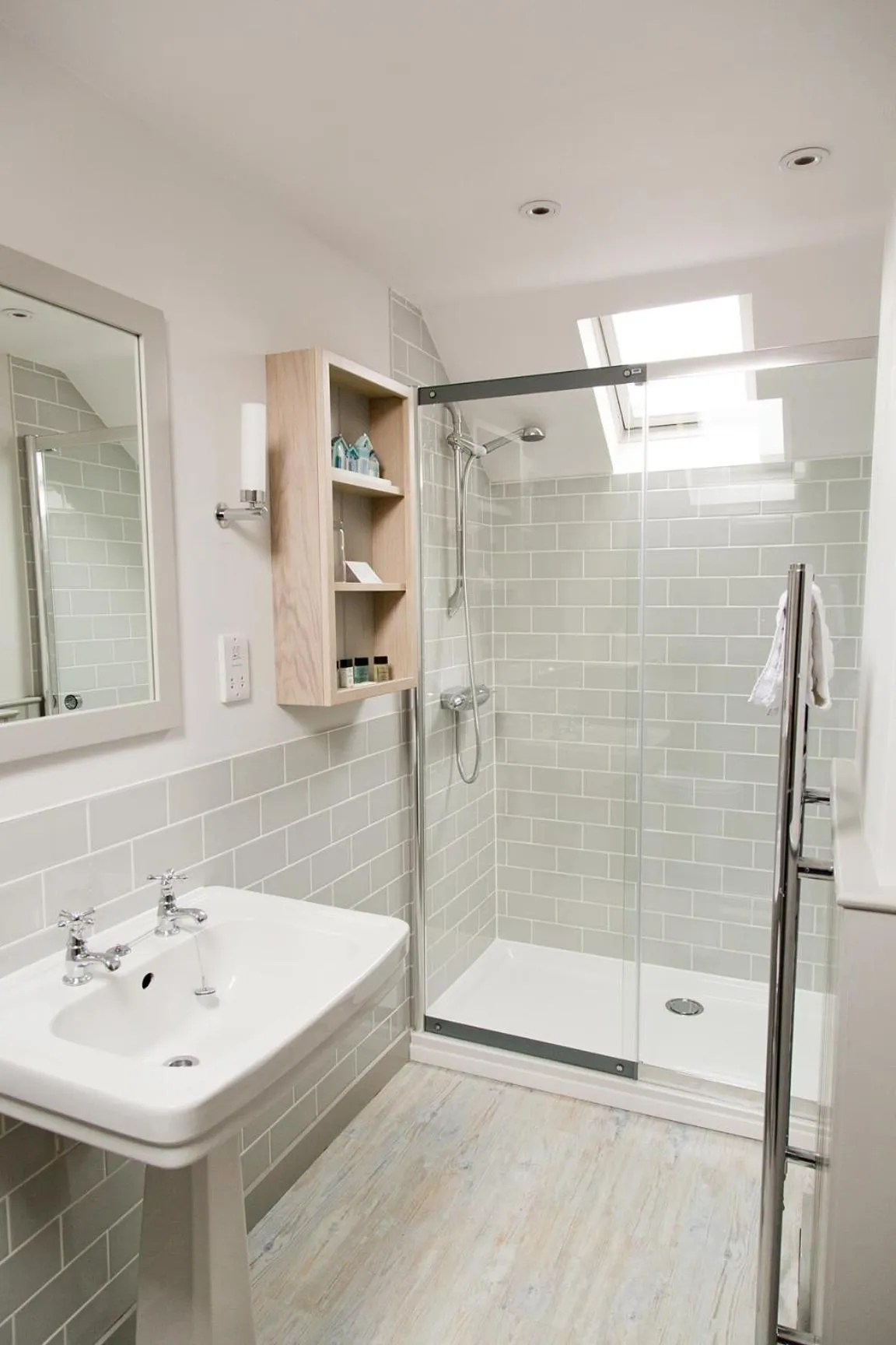 Bathroom in The White Horse Blakeney