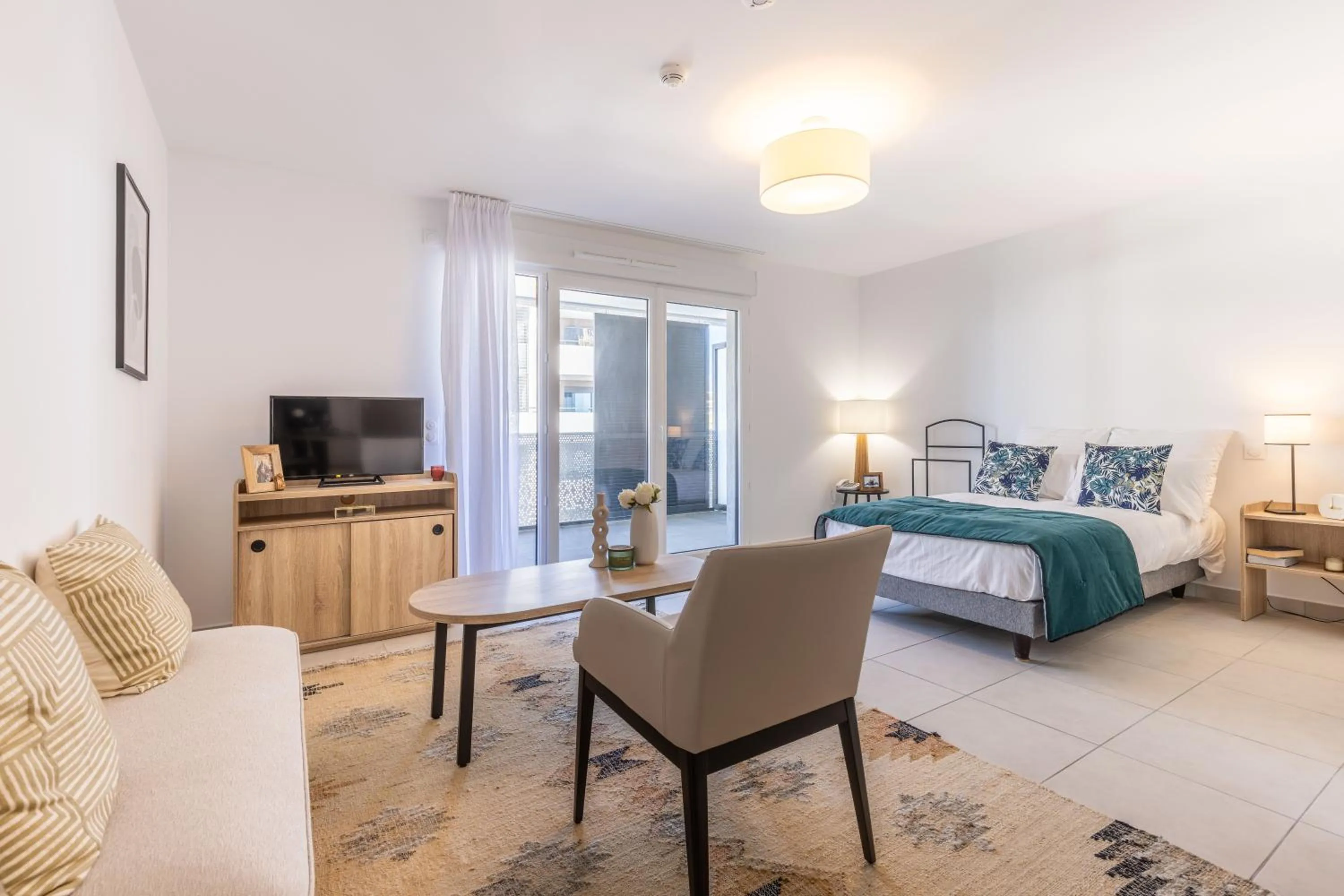 Bed in Zenao Appart'hôtels Villeneuve Loubet