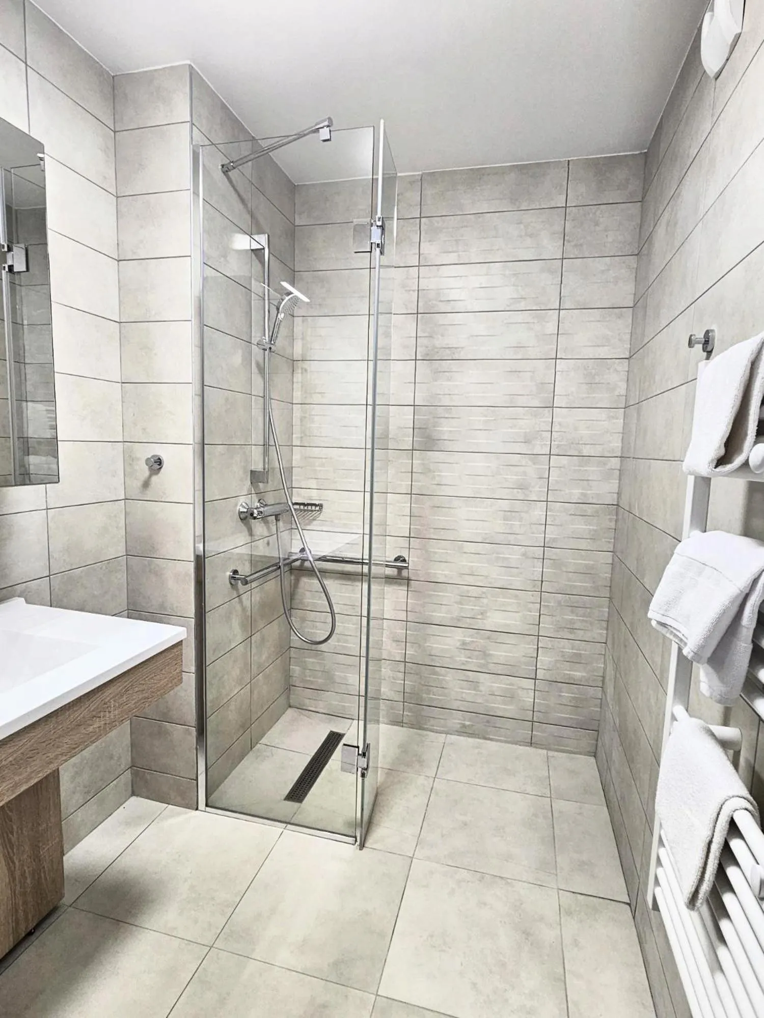 Shower in Zenao Appart'hôtels Villeneuve Loubet