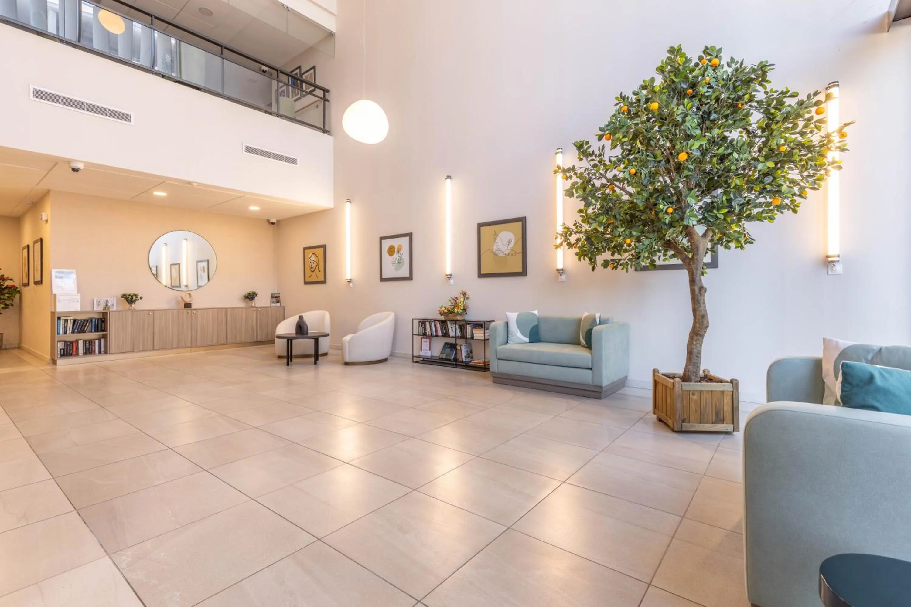 Lobby or reception in Zenao Appart'hôtels Villeneuve Loubet
