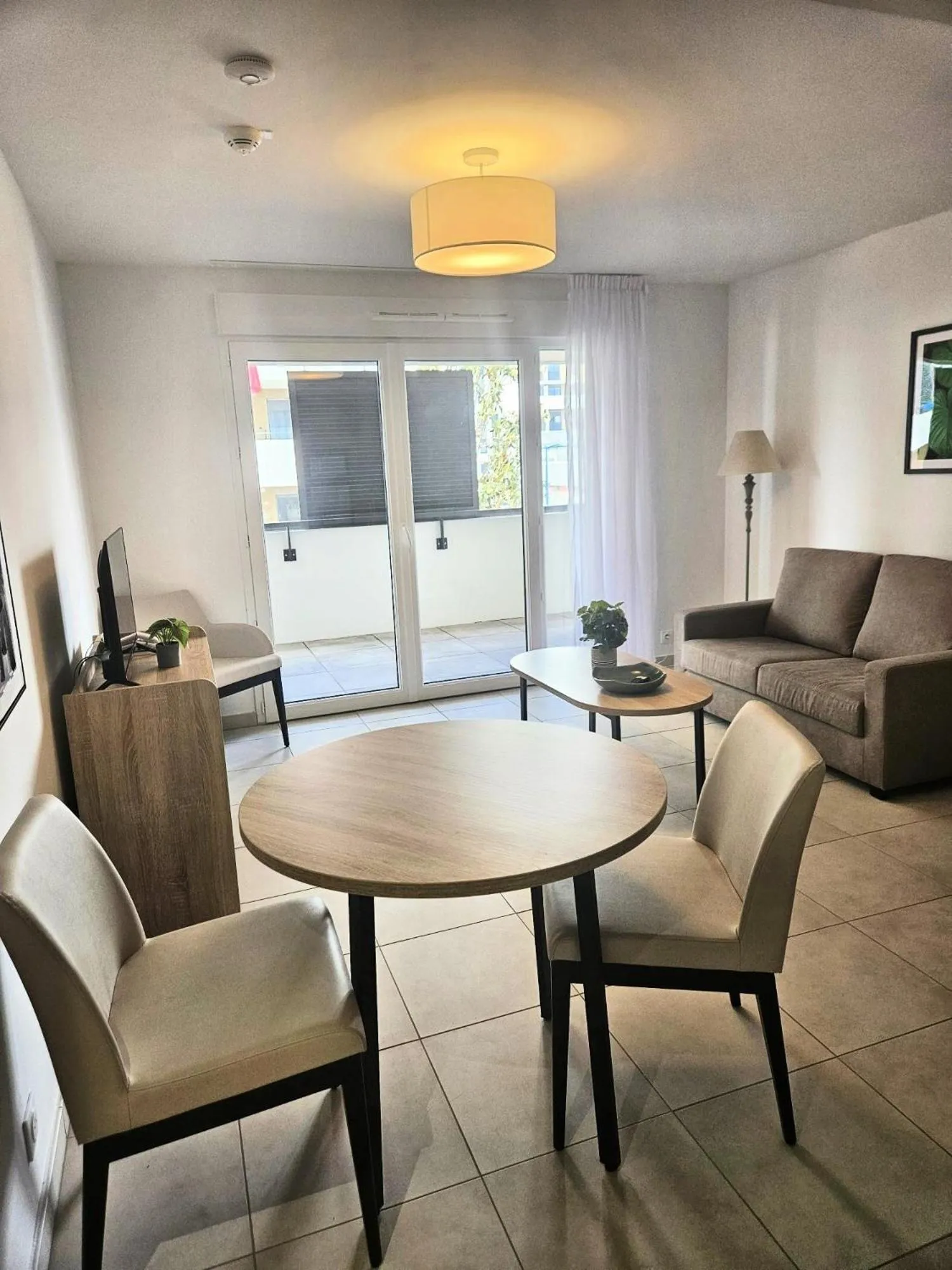 TV and multimedia in Zenao Appart'hôtels Villeneuve Loubet