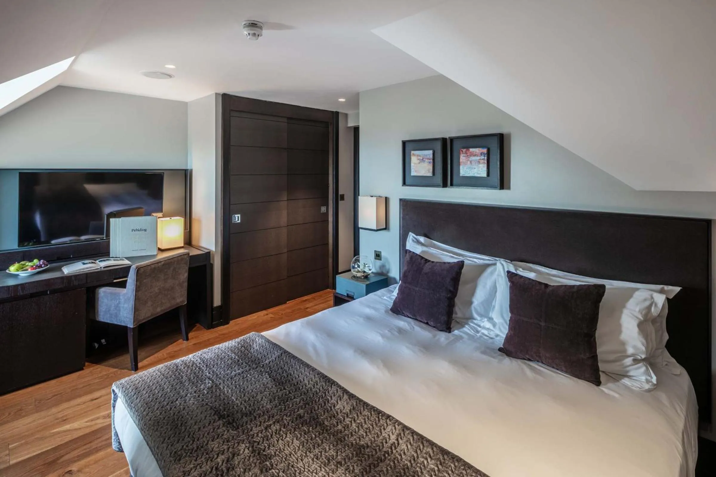 Bed in Twr y Felin Hotel