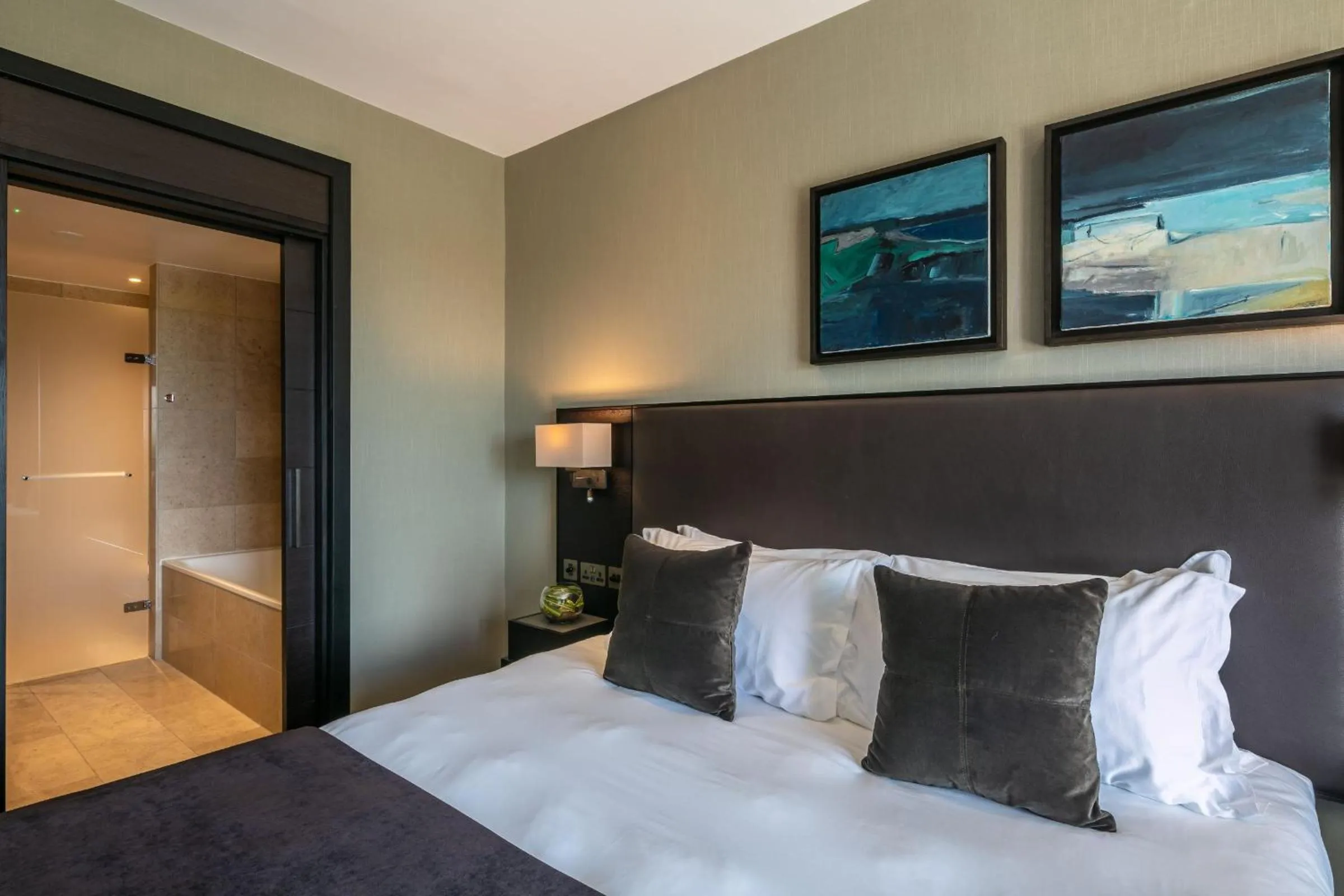 Bed in Twr y Felin Hotel