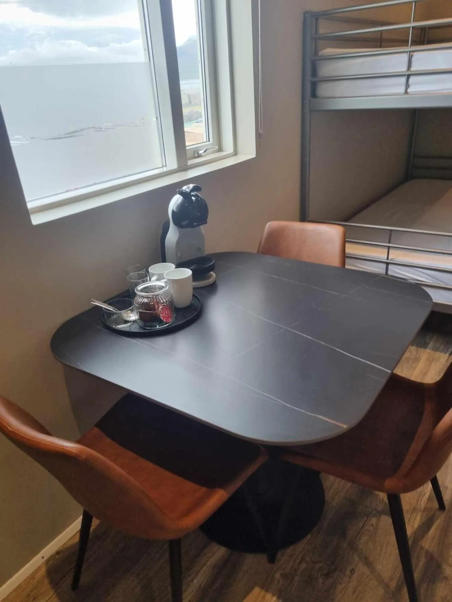 Coffee/tea facilities in Við Hafið Guesthouse