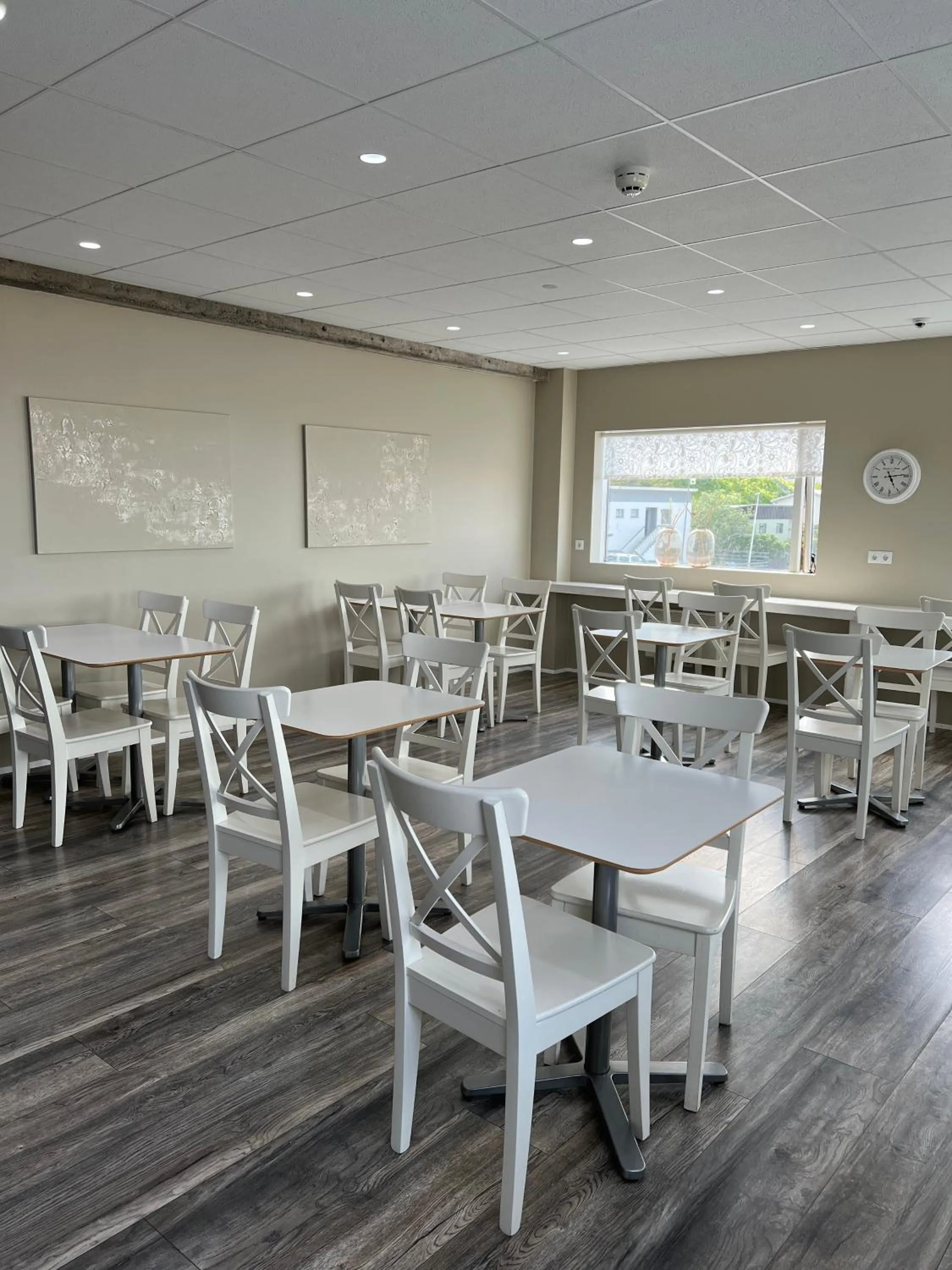 Kitchen or kitchenette in Við Hafið Guesthouse