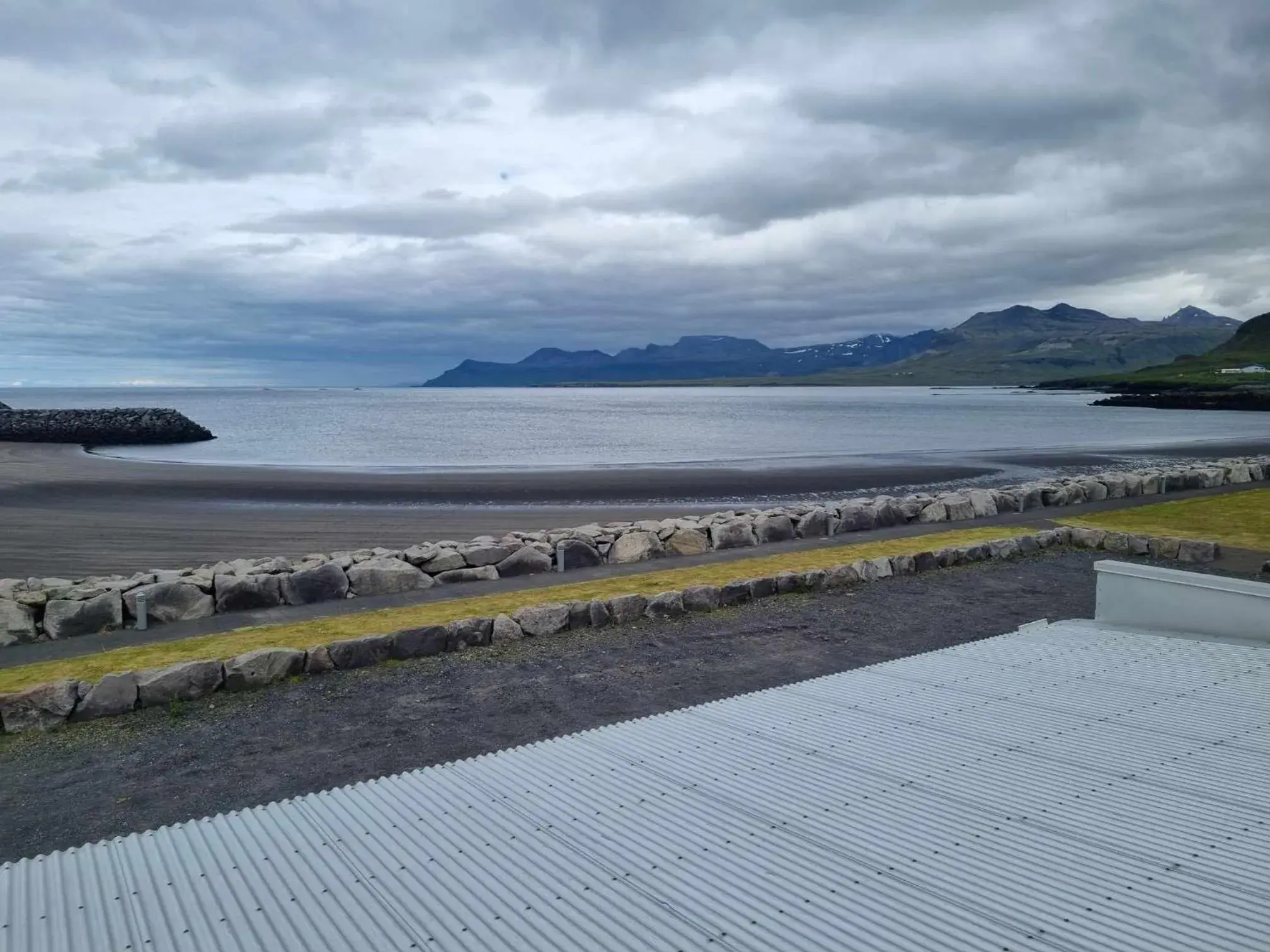 Twin Room with Sea View in Við Hafið Oceanfront Guesthouse Twin Room with Sea View in Við Hafið Oceanfront Guesthouse