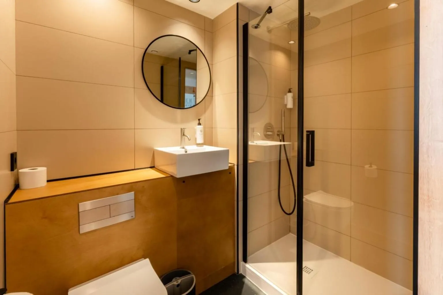 Shower in easyHotel Valencia Ciutat Vella