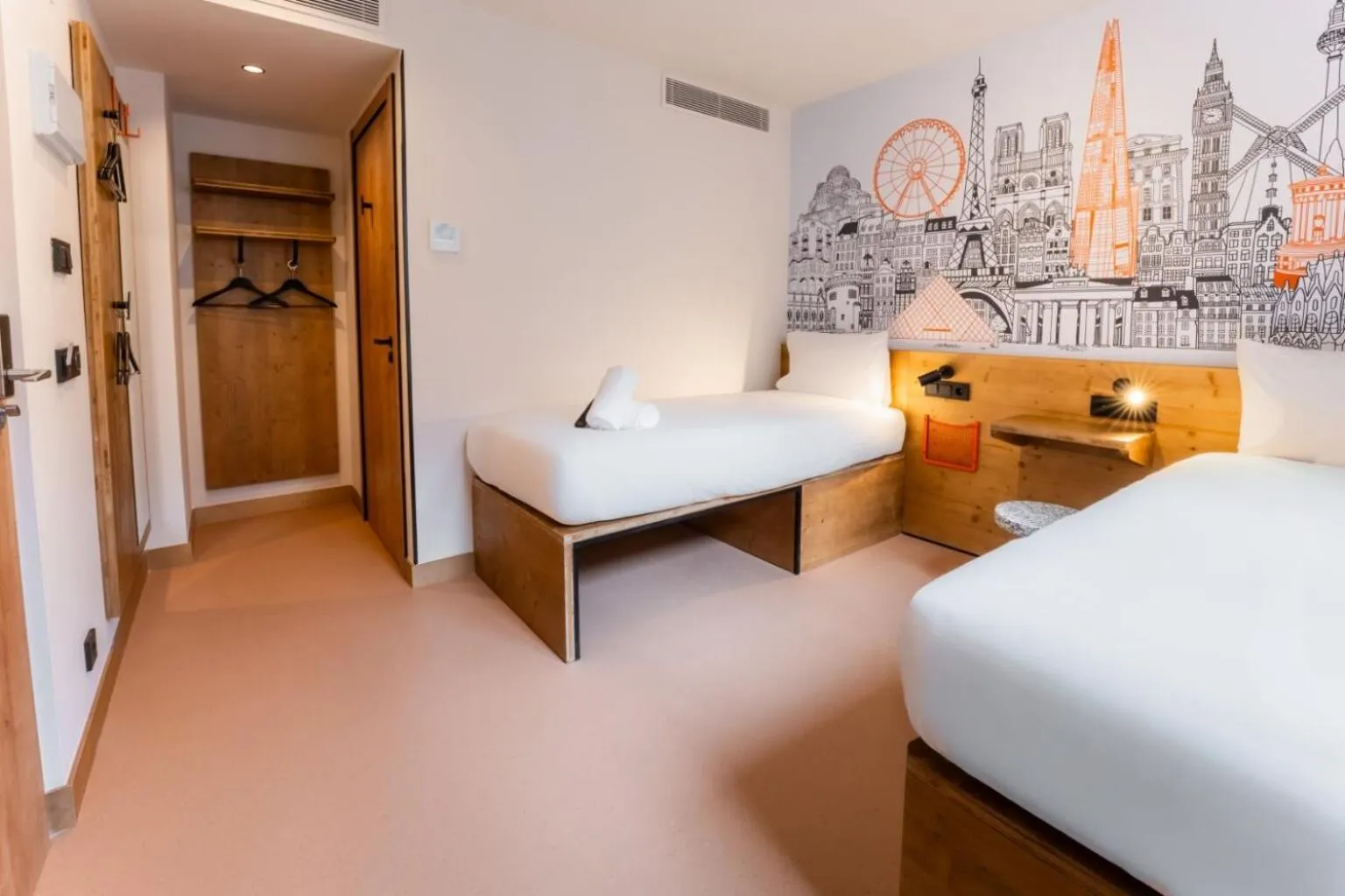 Bed in easyHotel Valencia Ciutat Vella