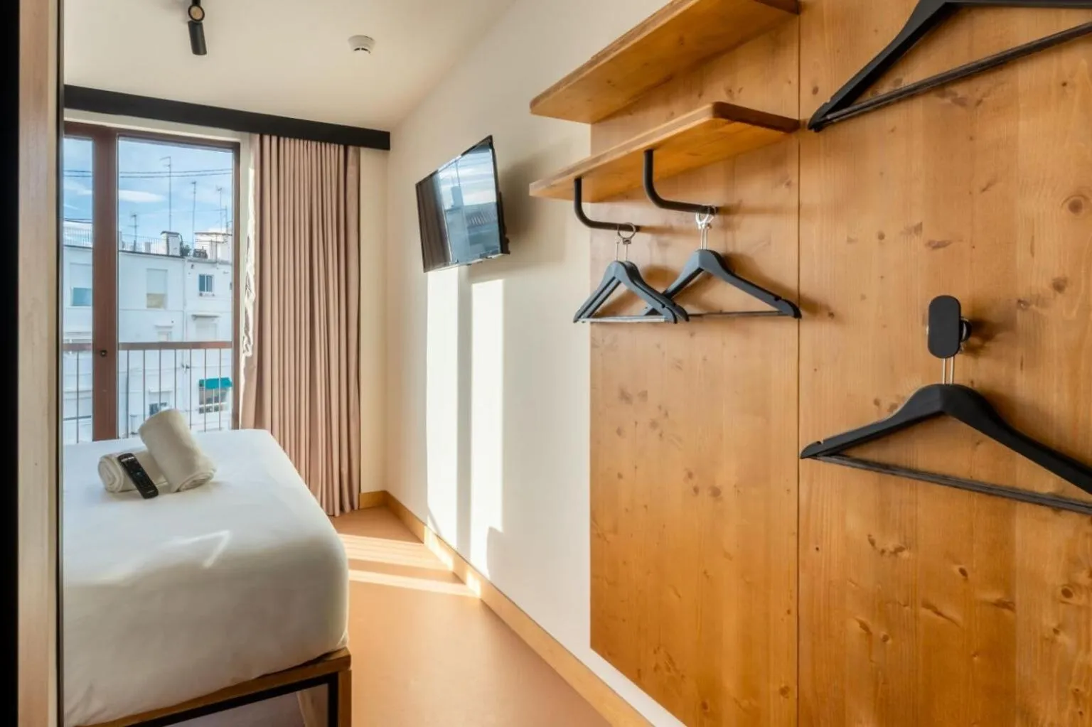 Bed in easyHotel Valencia Ciutat Vella