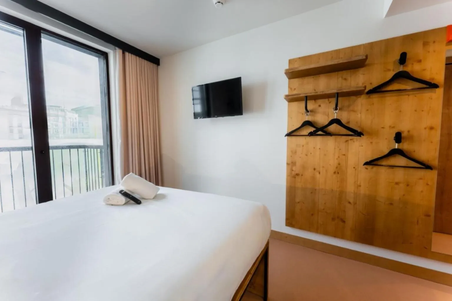 Bed in easyHotel Valencia Ciutat Vella