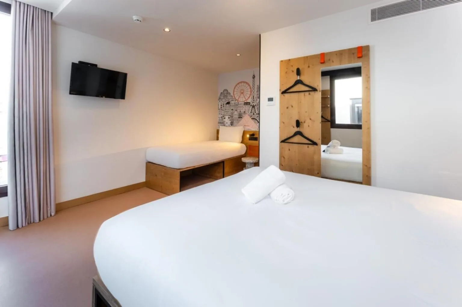Bed in easyHotel Valencia Ciutat Vella
