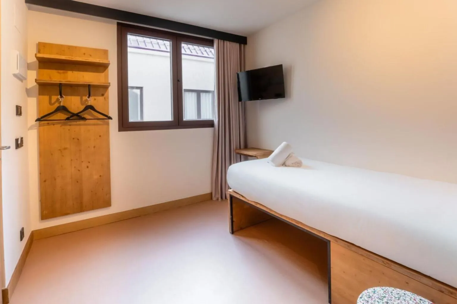 Bed in easyHotel Valencia Ciutat Vella