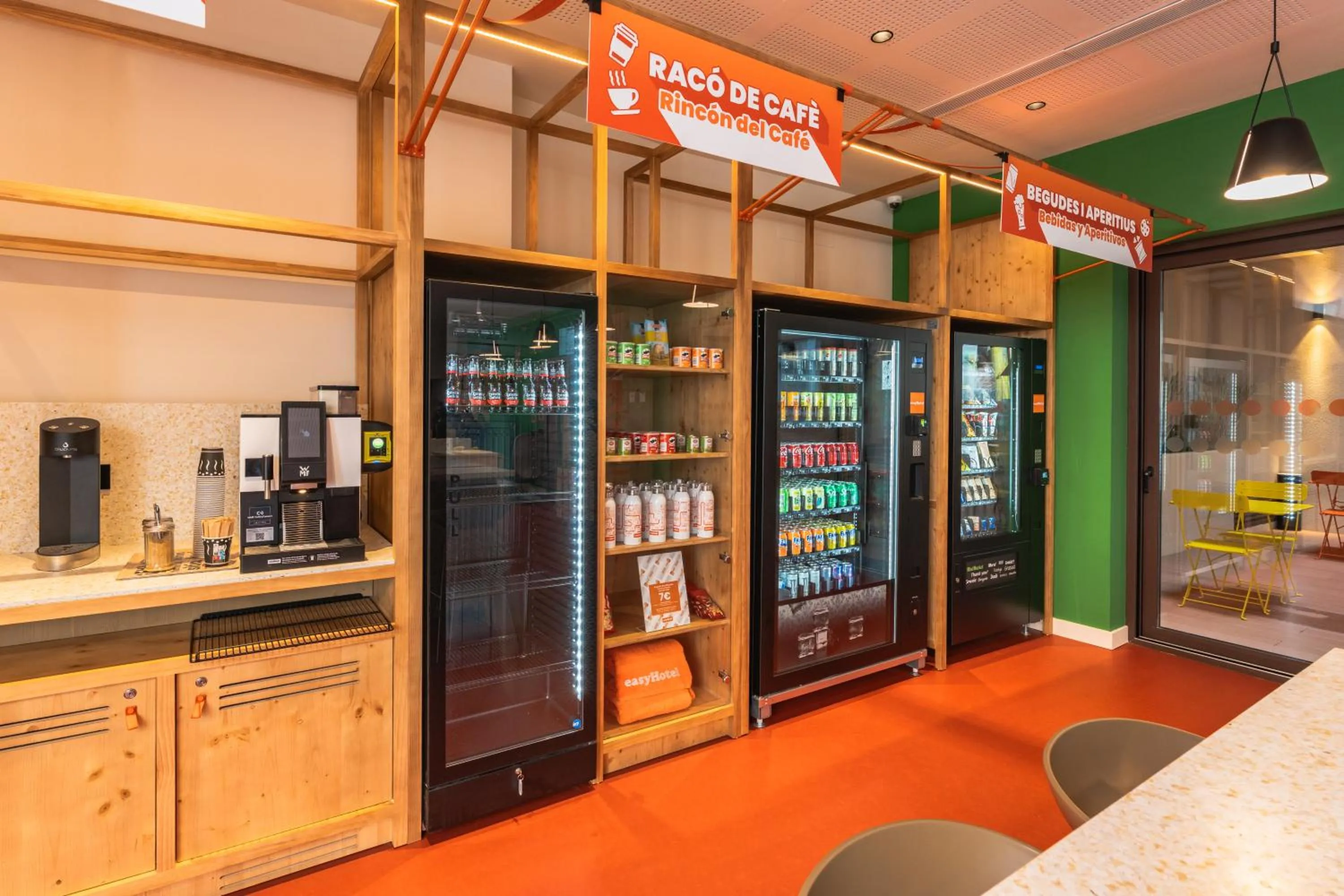 Coffee/tea facilities in easyHotel Valencia Ciutat Vella