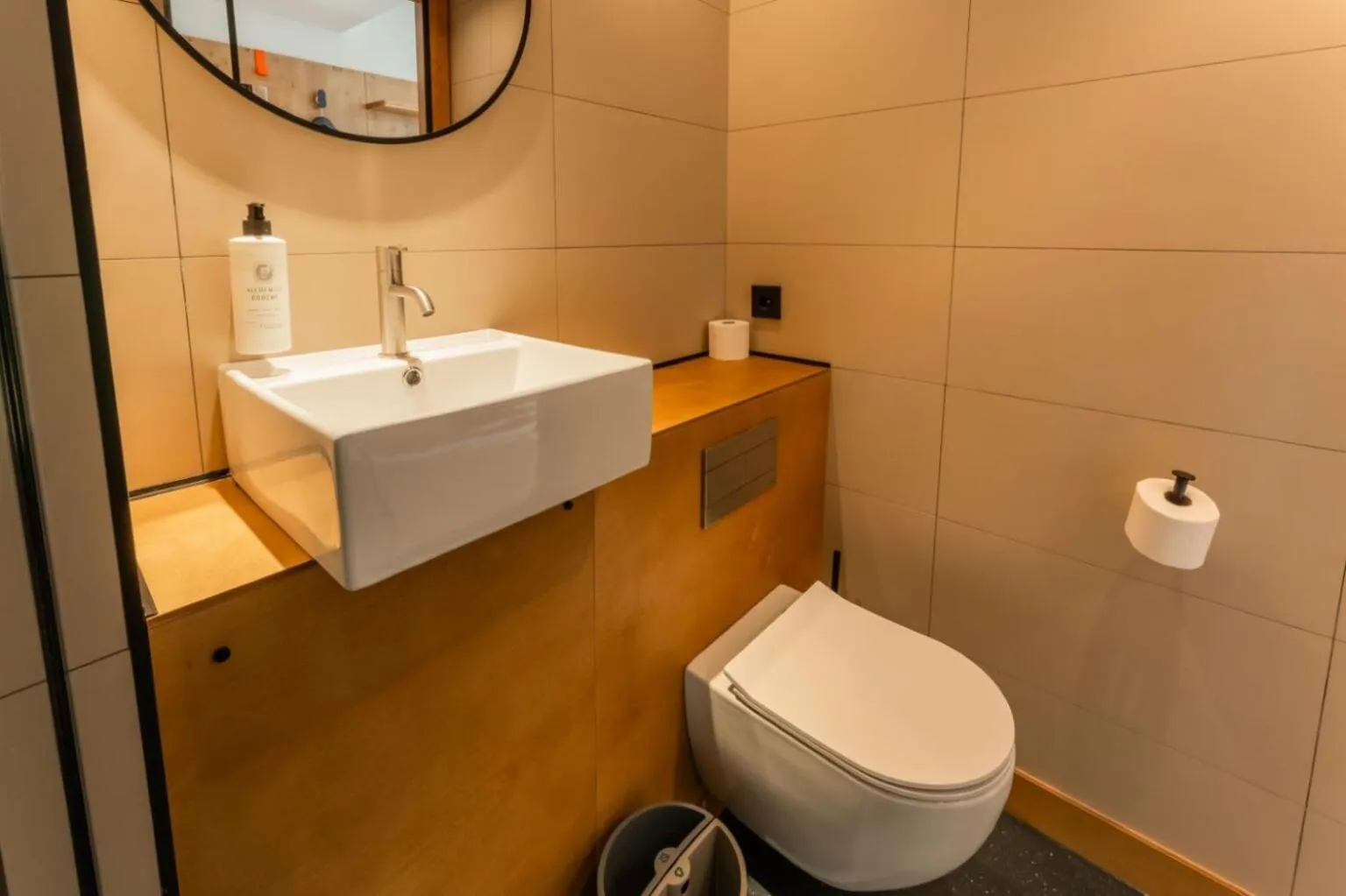Toilet in easyHotel Valencia Ciutat Vella