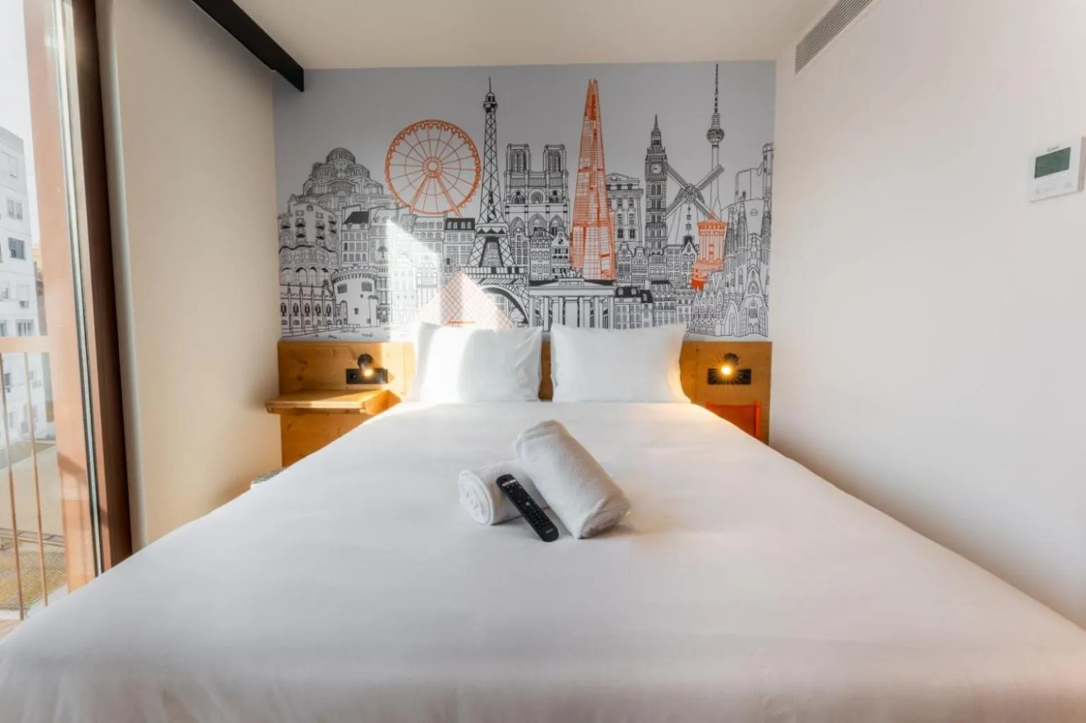Bed in easyHotel Valencia Ciutat Vella