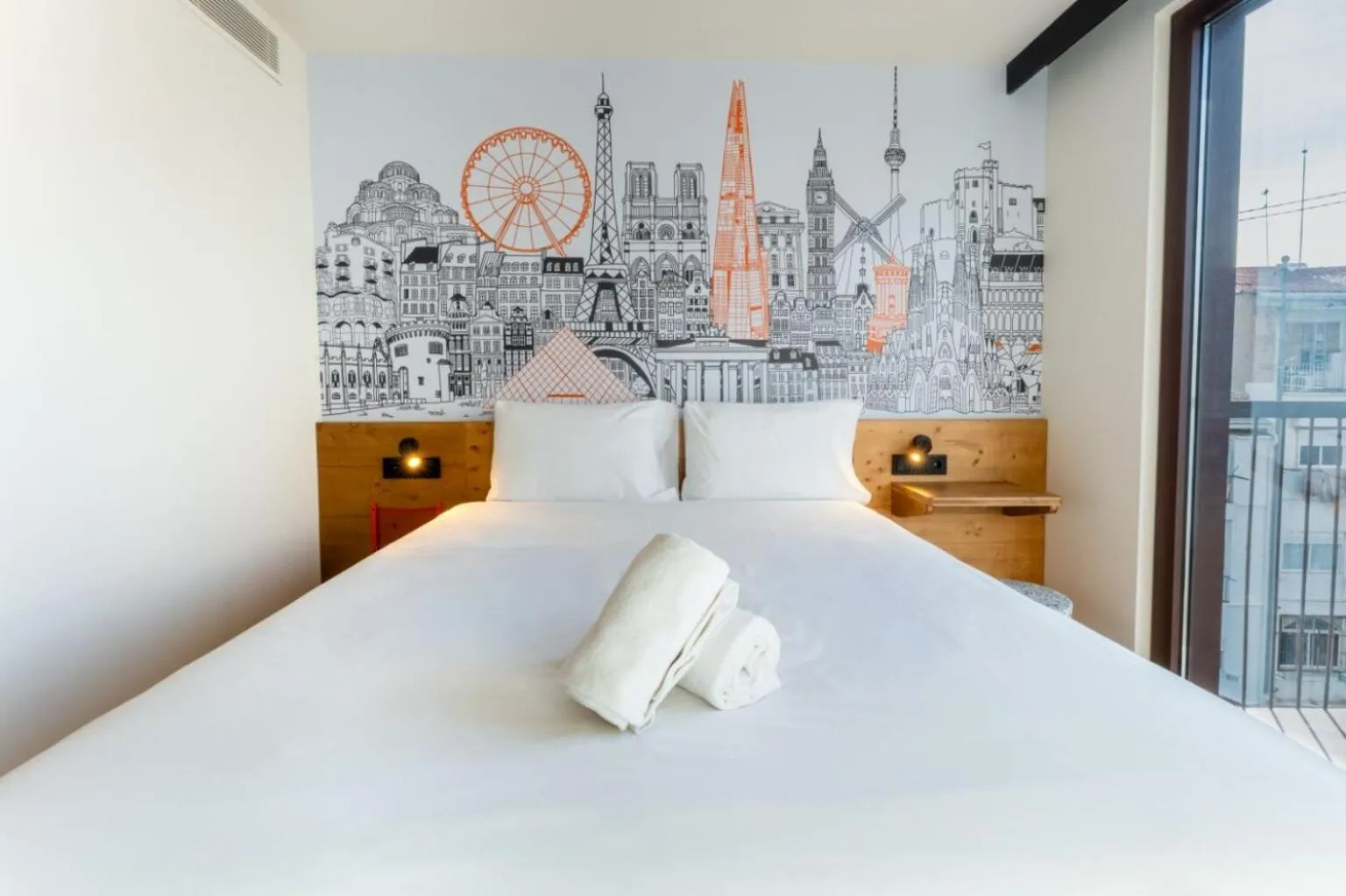Bed in easyHotel Valencia Ciutat Vella