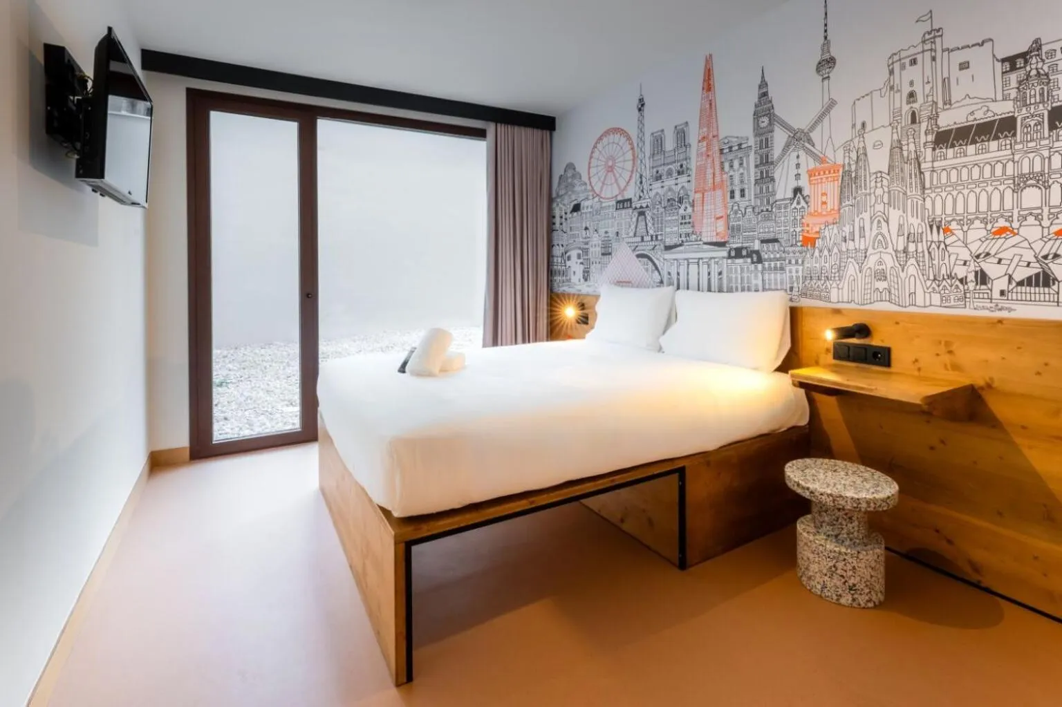 Bed in easyHotel Valencia Ciutat Vella