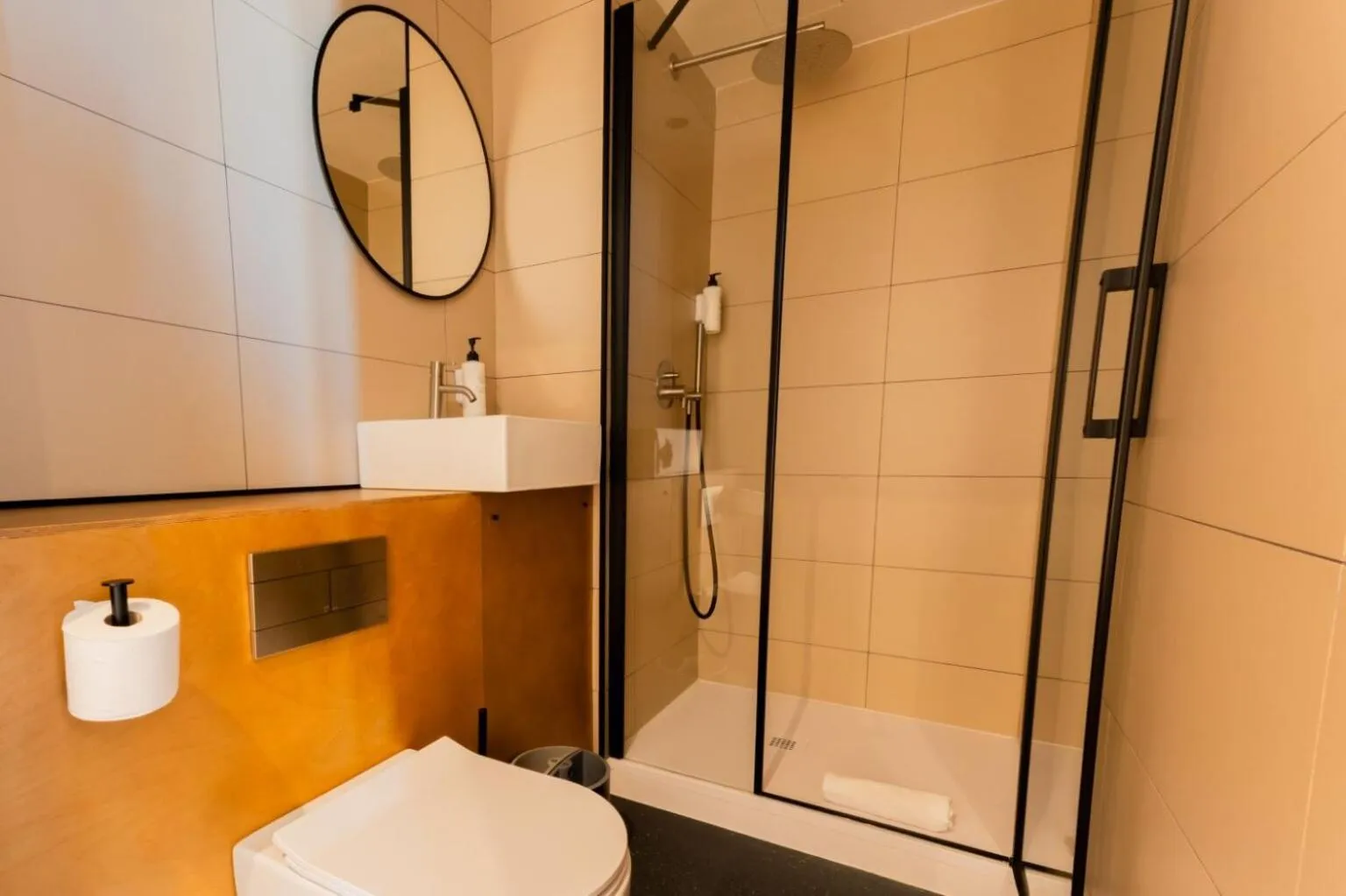 Shower in easyHotel Valencia Ciutat Vella