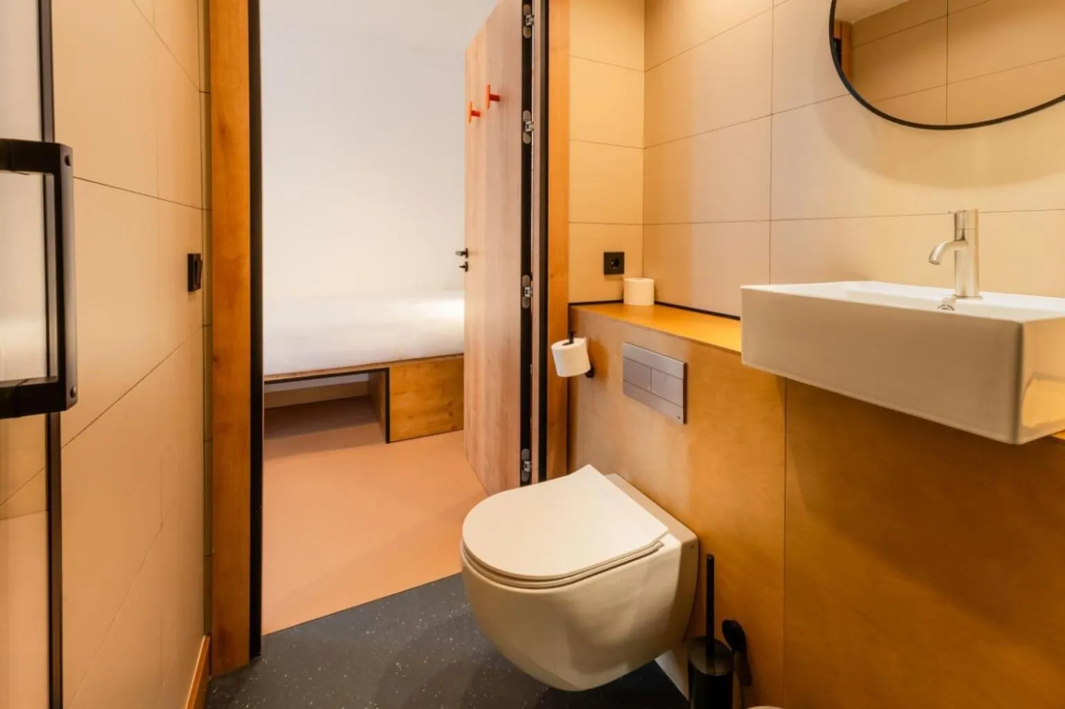 Toilet in easyHotel Valencia Ciutat Vella