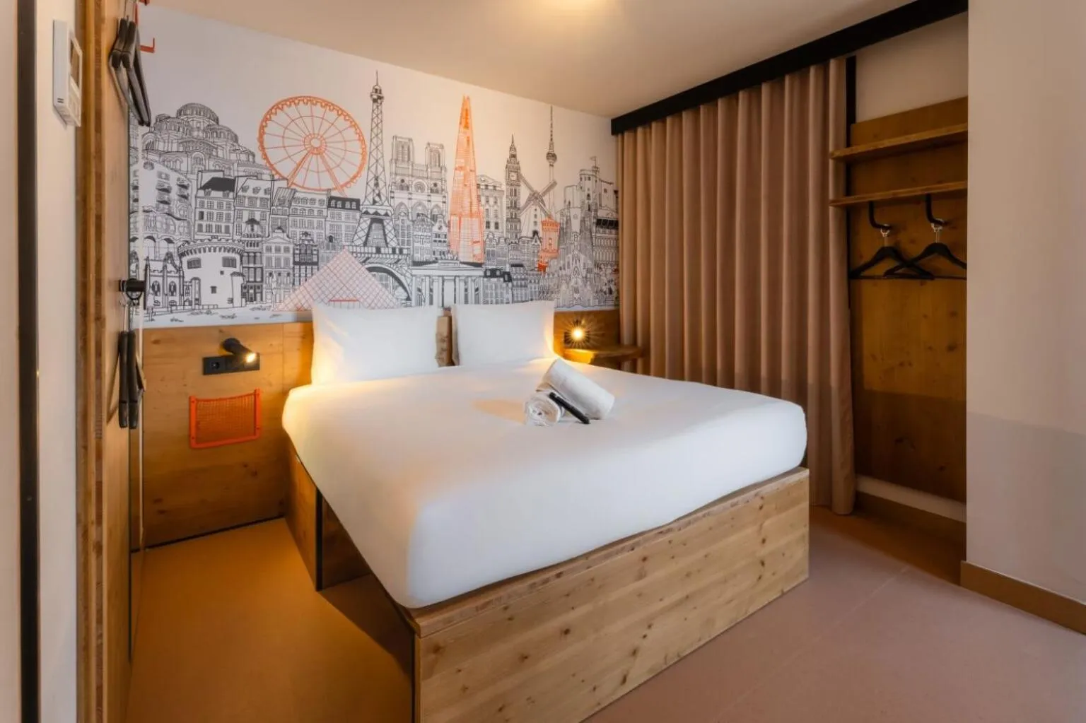 Bed in easyHotel Valencia Ciutat Vella