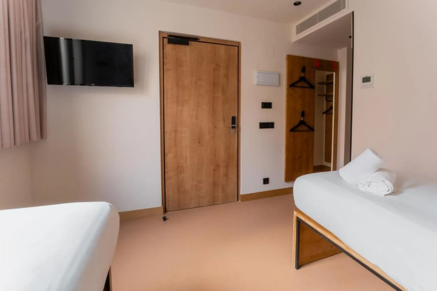 Bed in easyHotel Valencia Ciutat Vella