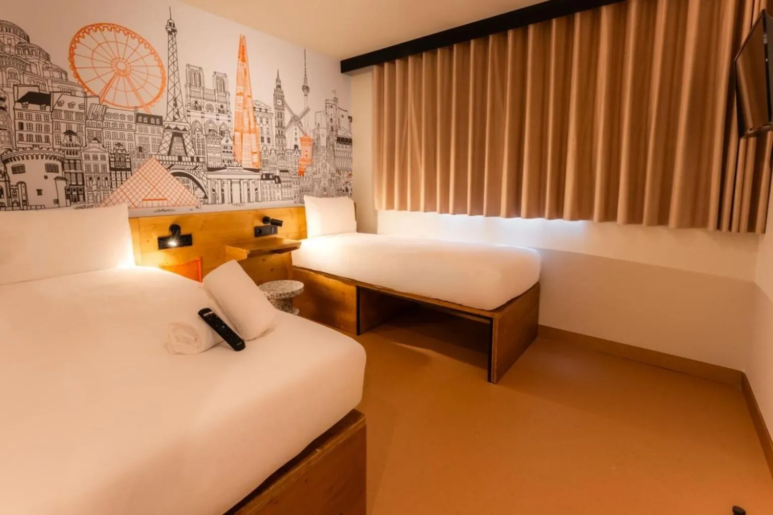 Bed in easyHotel Valencia Ciutat Vella
