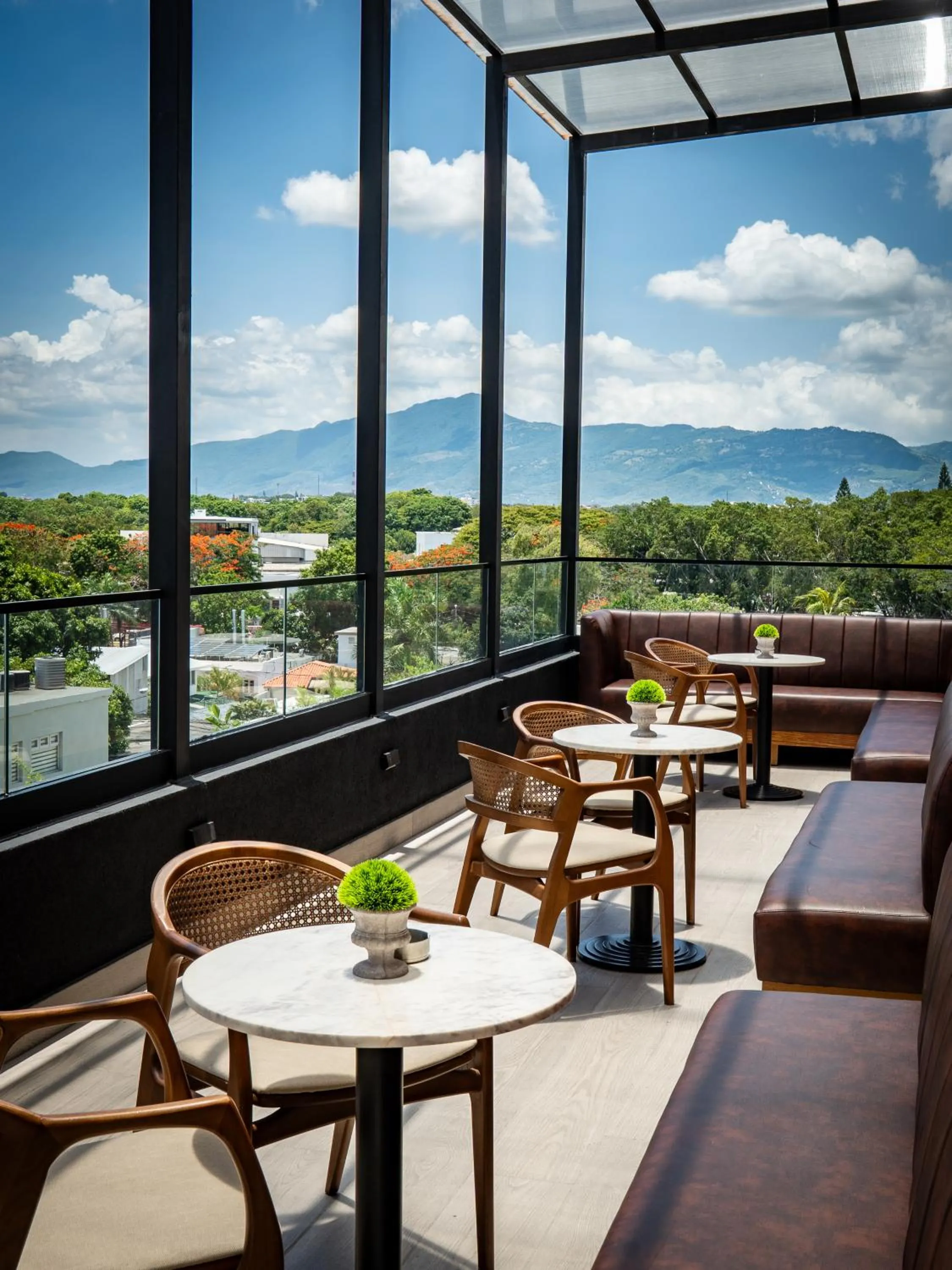 Restaurant/places to eat in Nohian Collection Hotels