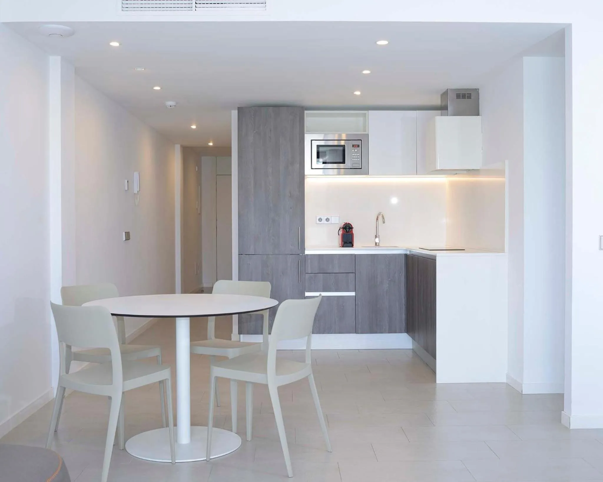 Kitchen or kitchenette in Apartaments B-Llobet Sun & Confort