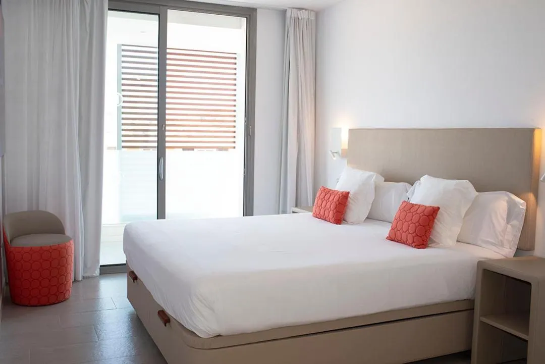 Bedroom, Bed in Apartaments B-Llobet Sun & Confort