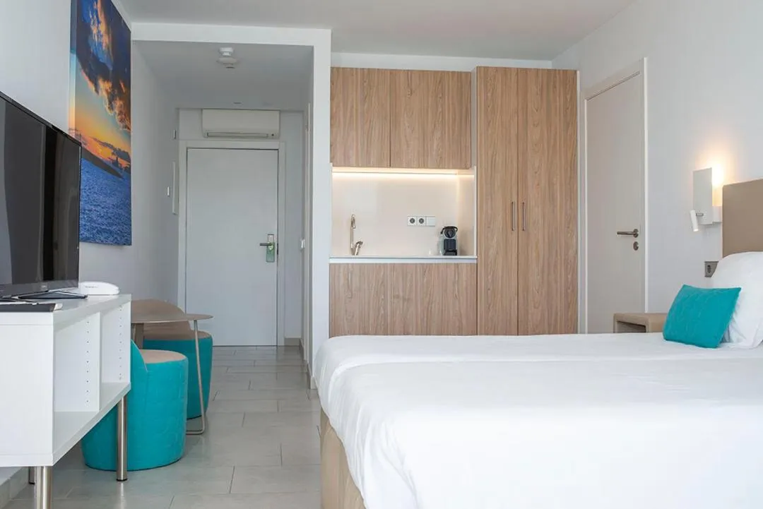 Photo of the whole room, Bed in Apartaments B-Llobet Sun & Confort