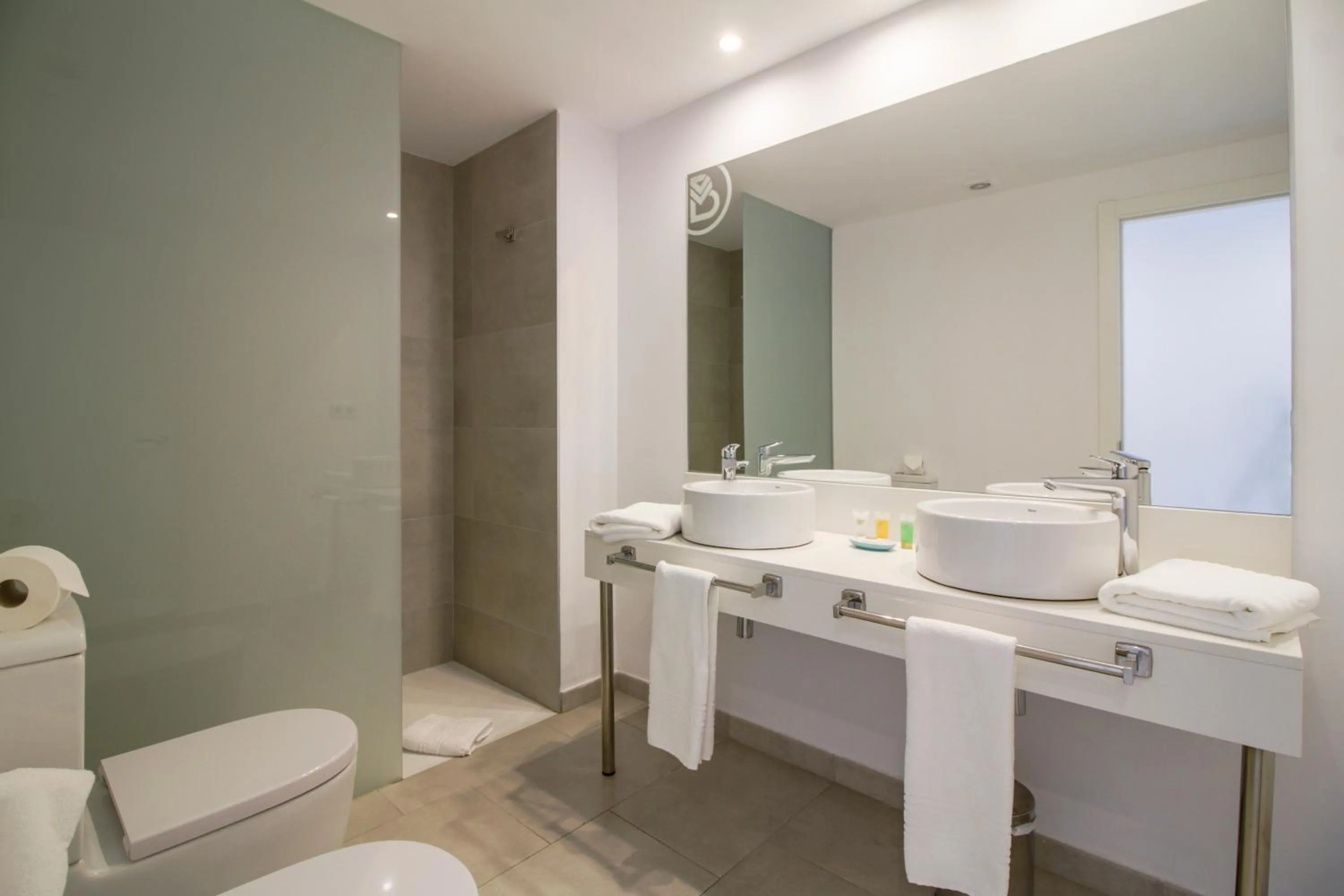 Bathroom in Apartaments B-Llobet Sun & Confort