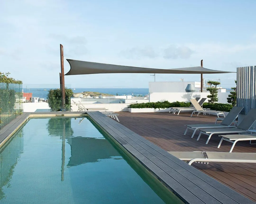 Swimming pool in Apartaments B-Llobet Sun & Confort