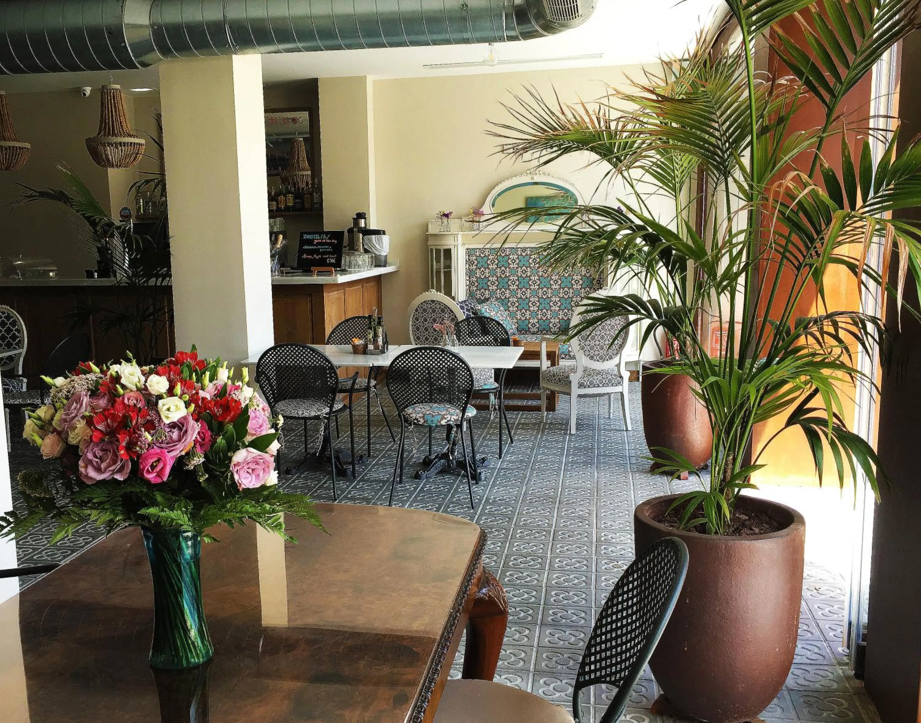 Restaurant/places to eat in Apartaments B-Llobet Sun & Confort