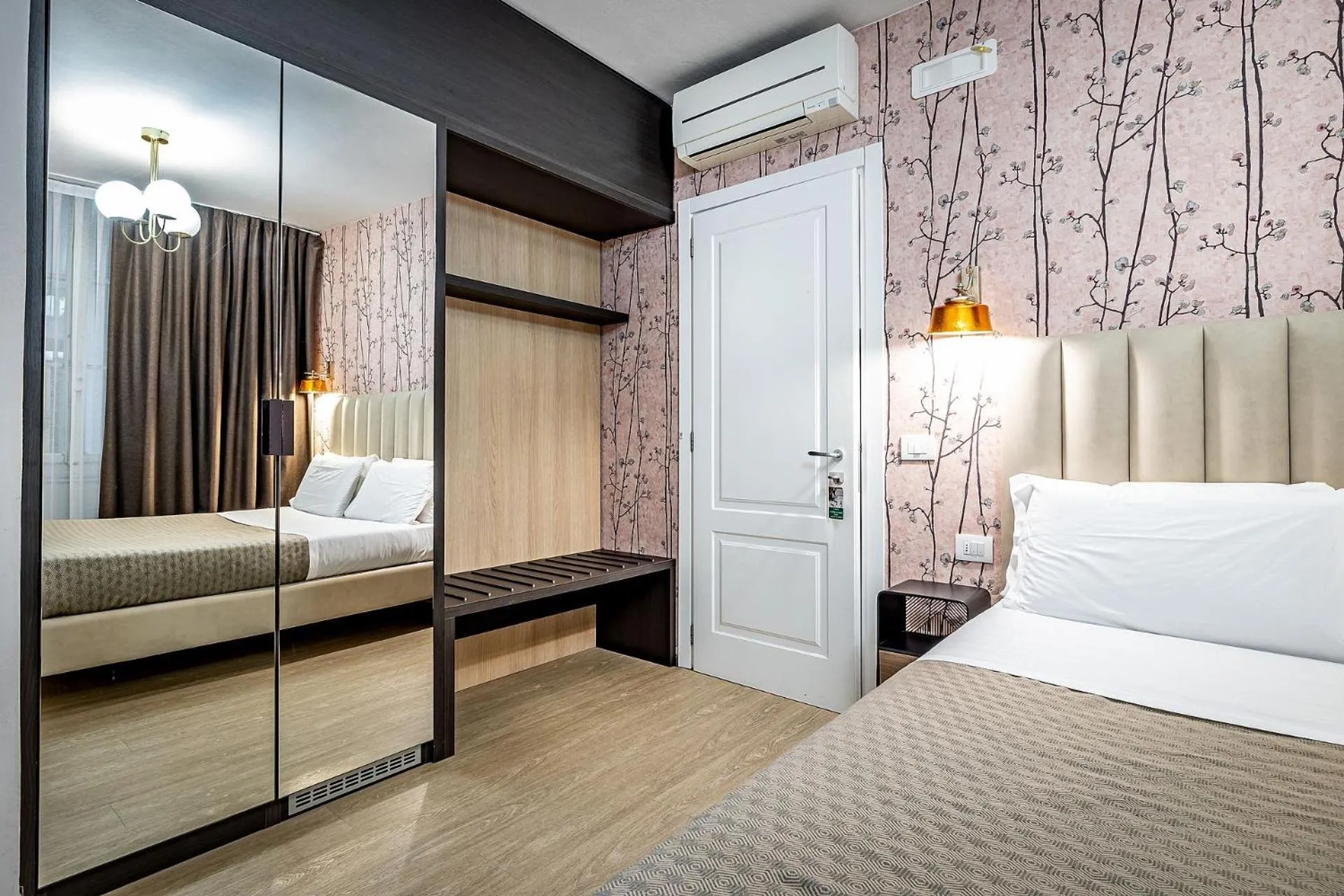 wardrobe, Bed in La Torre del Cestello - Residenza d'epoca