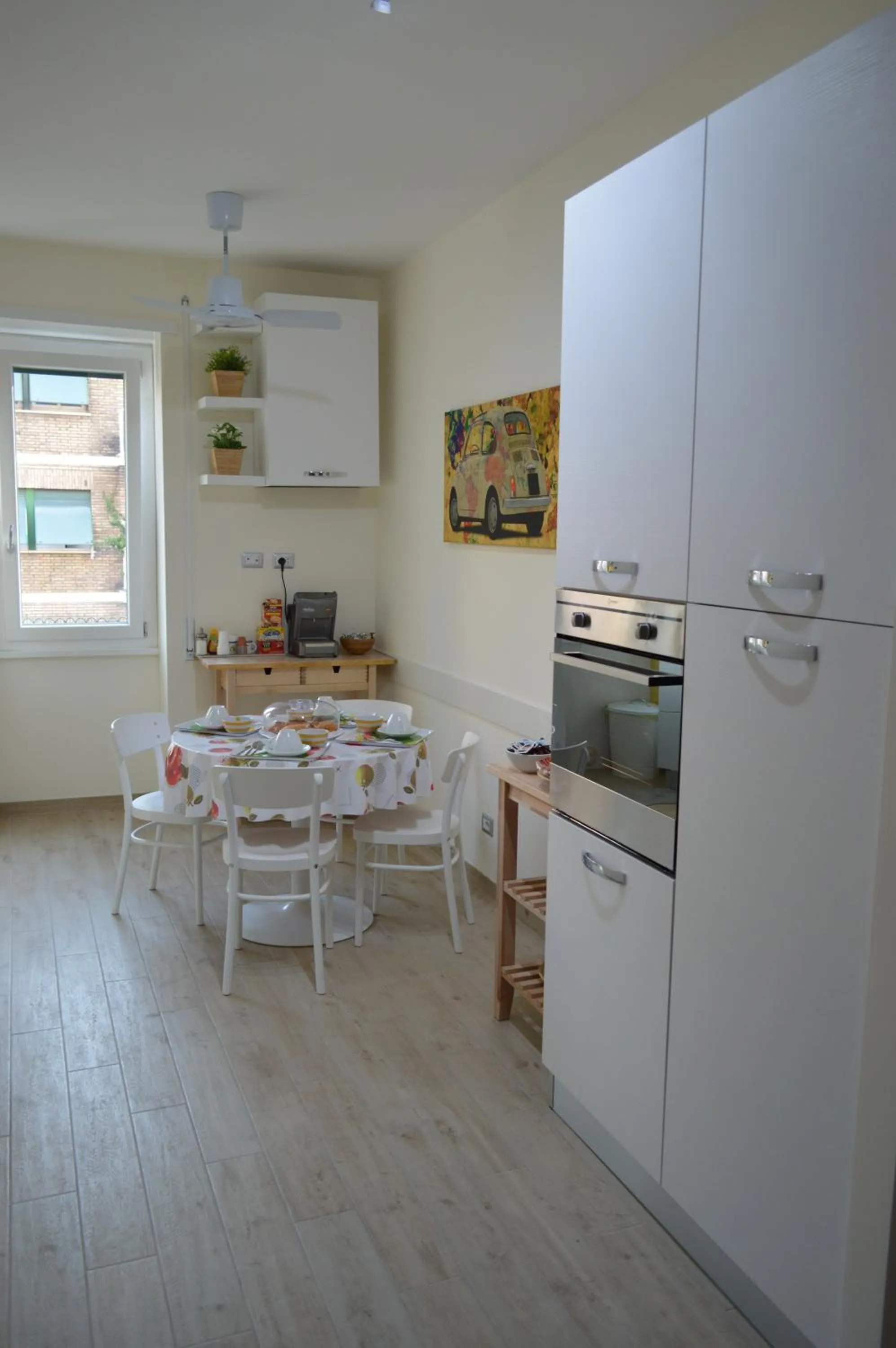 Communal kitchen in Gloria Vatican Bijou