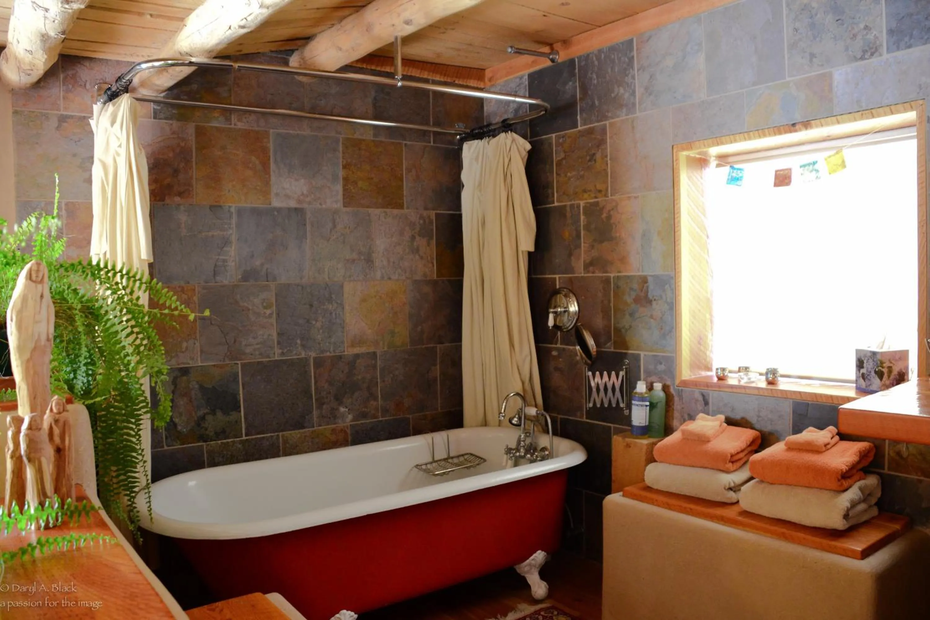 Bathroom in Casa Gallina - An Artisan Inn